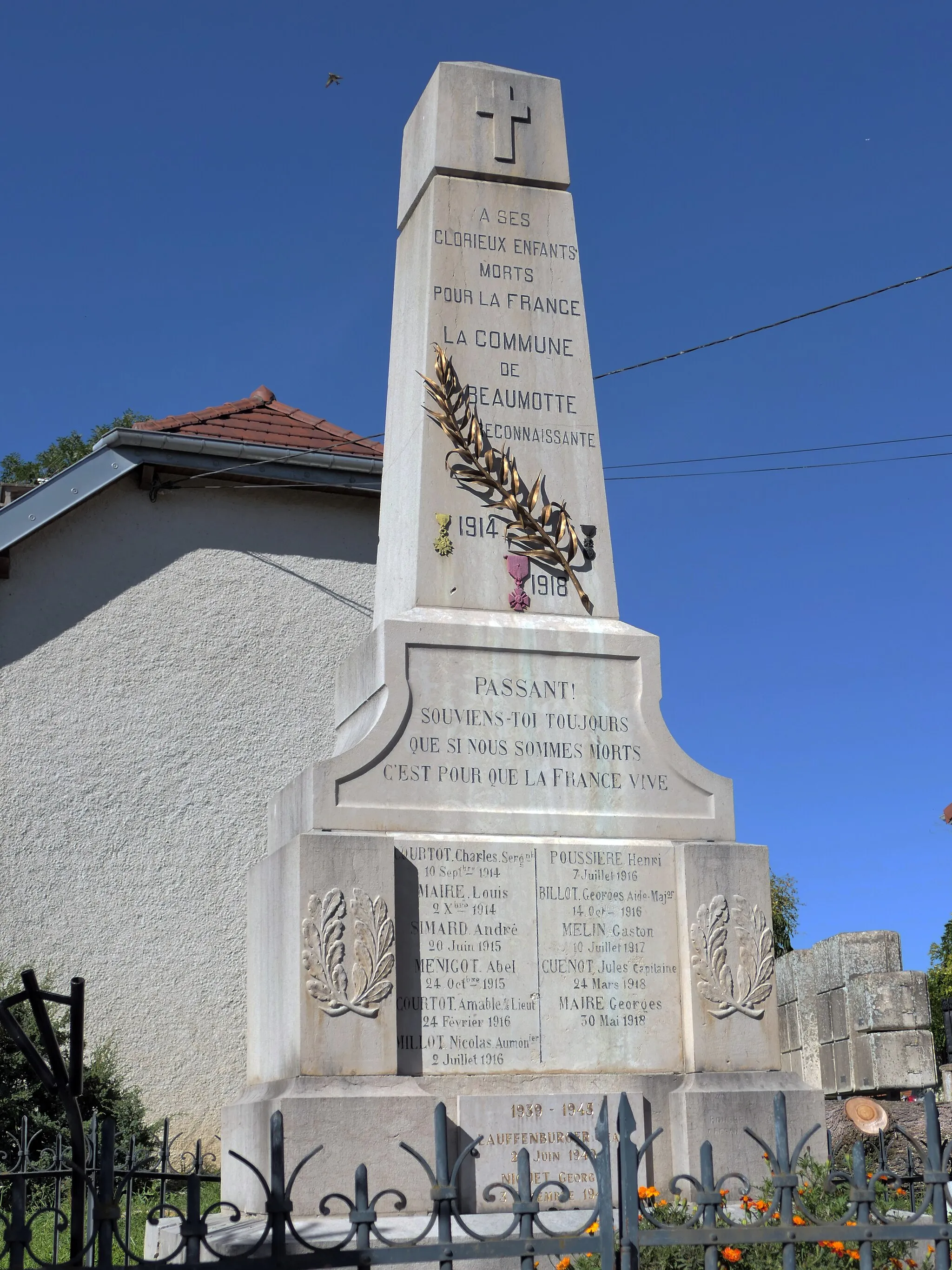 Photo showing: image montrant une photographie prise sur la commune de Beaumotte-lès-Pin dans le département de la Haute-Saône ː Monument aux morts