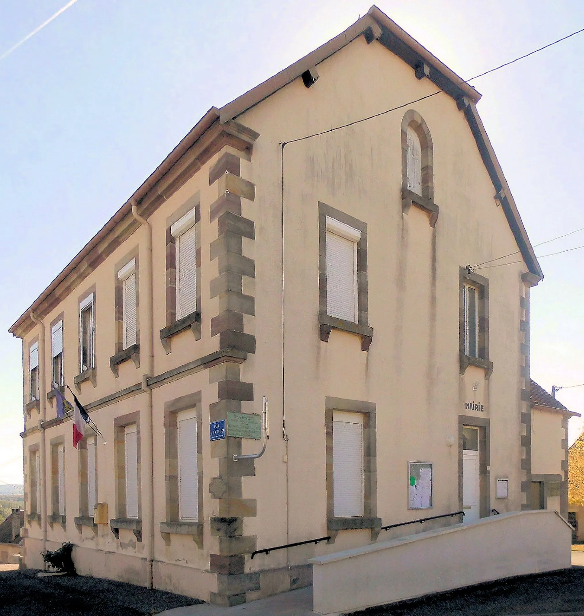 Photo showing: La mairie-école de Bassigney