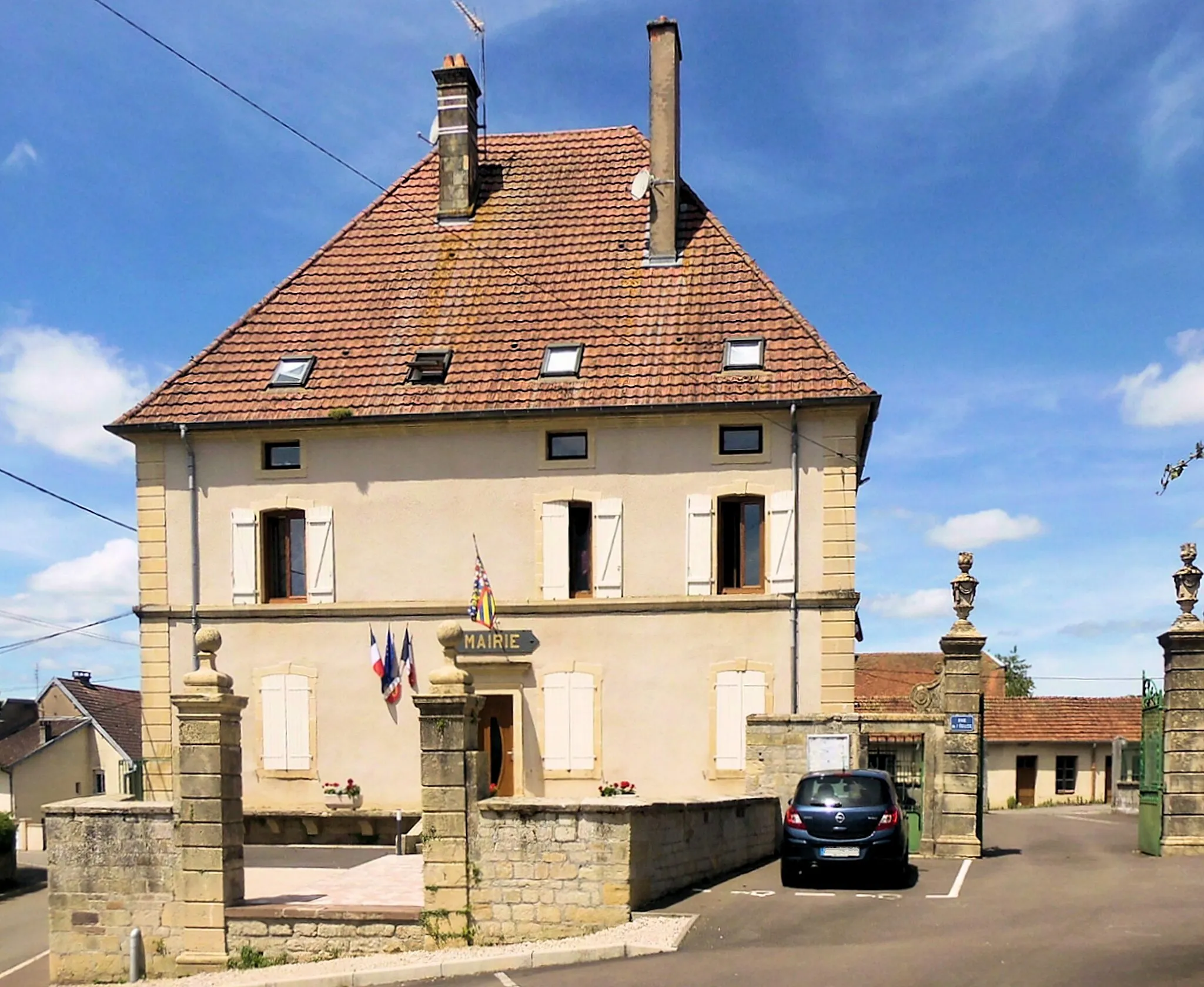 Photo showing: La mairie de Baulay