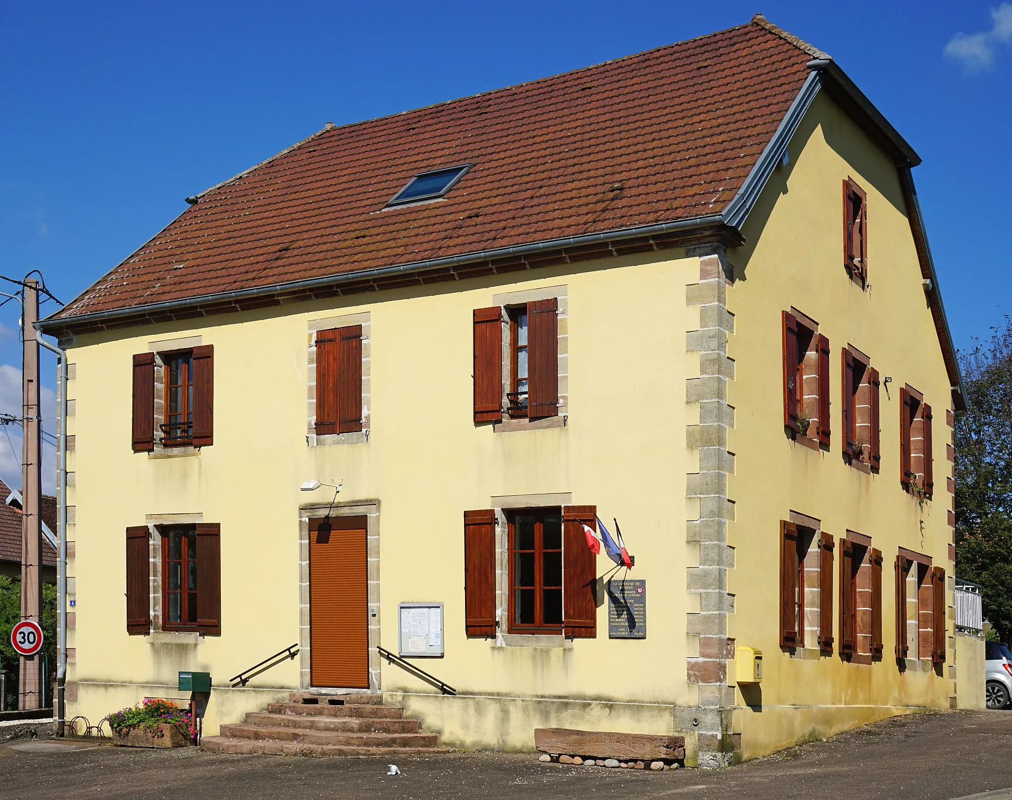 Photo showing: Mairie de Beveuge.