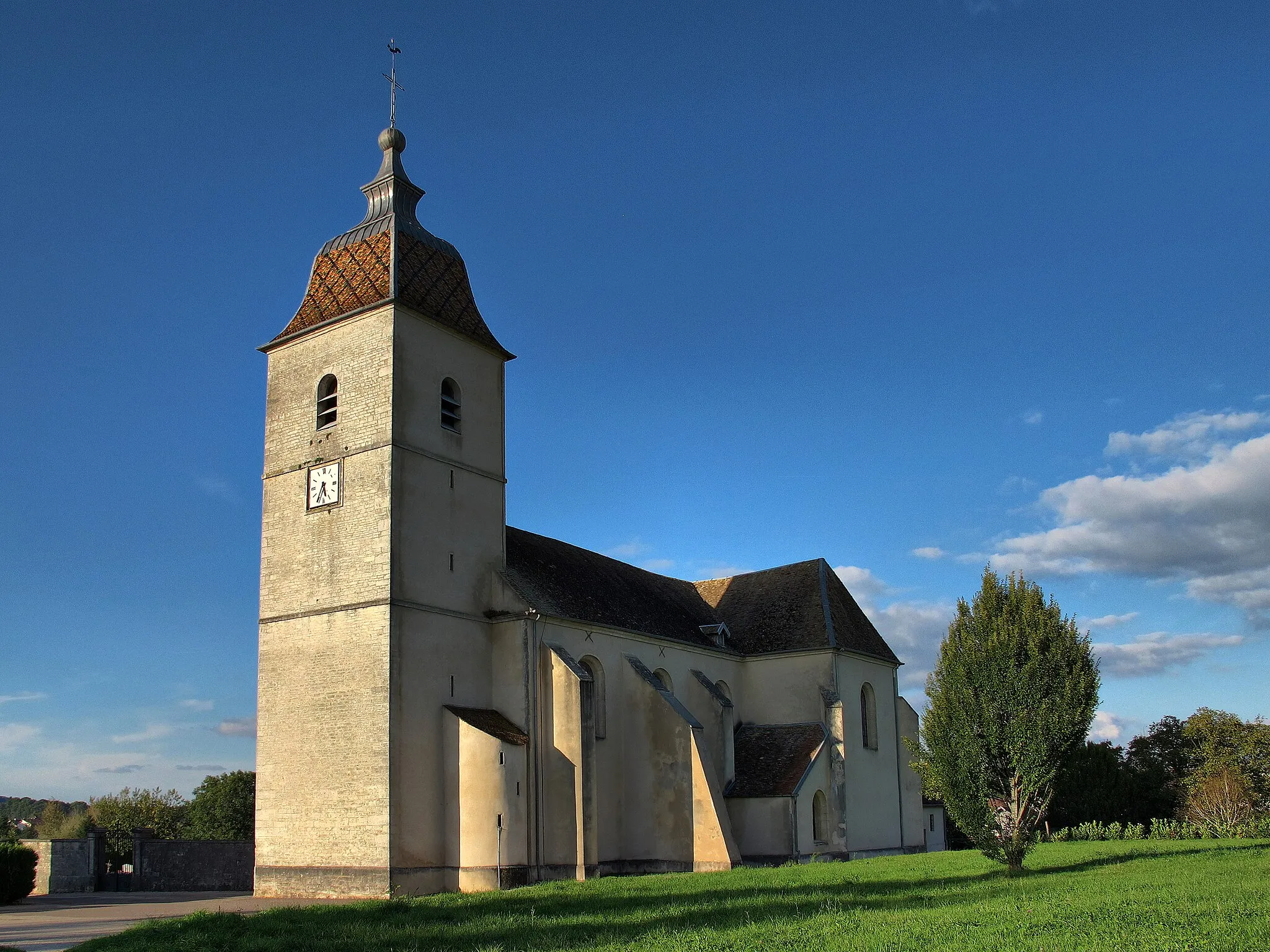 Photo showing: This building is indexed in the base Mérimée, a database of architectural heritage maintained by the French Ministry of Culture, under the reference PA70000095 .