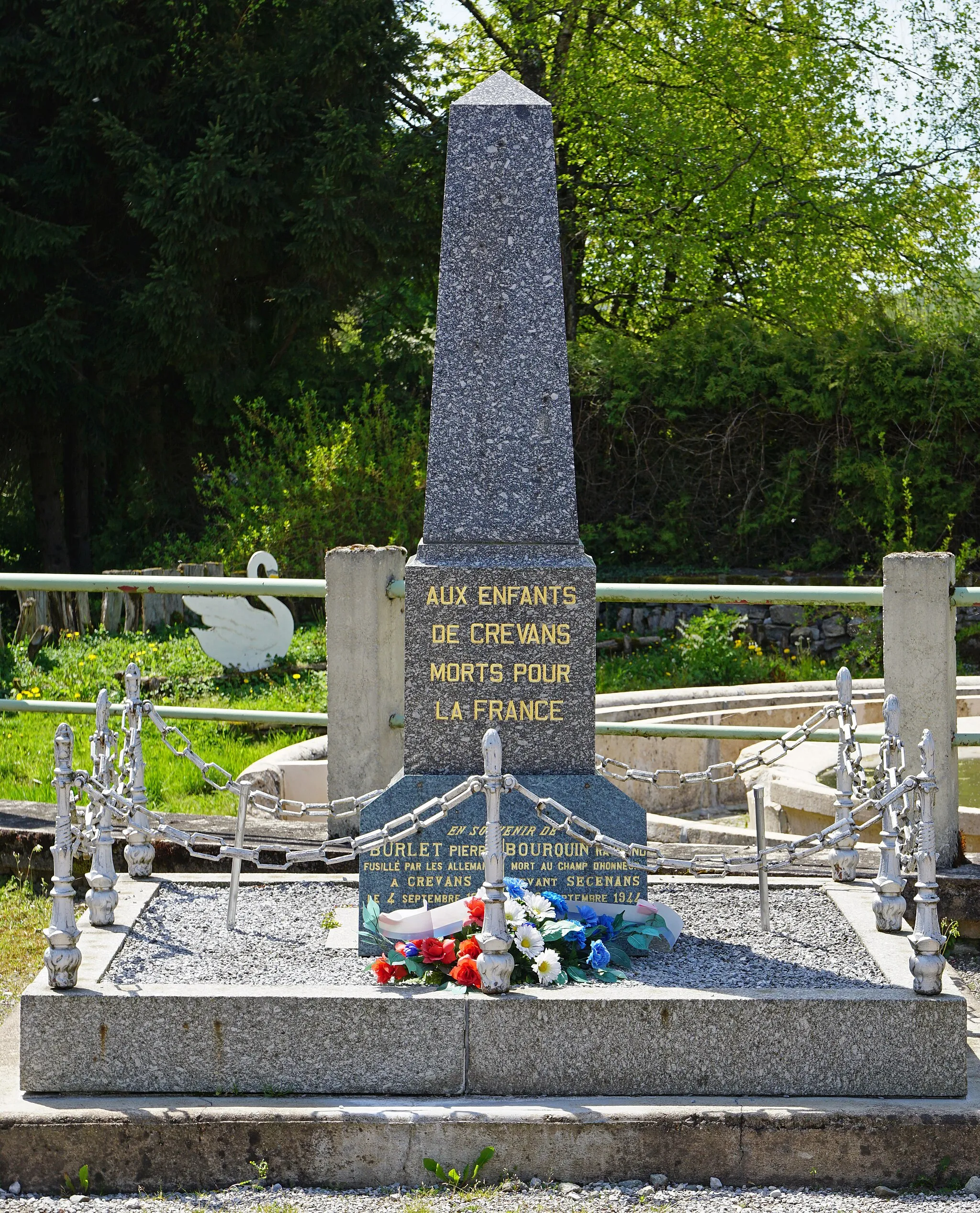 Photo showing: Le monument aux morts de Crevans.