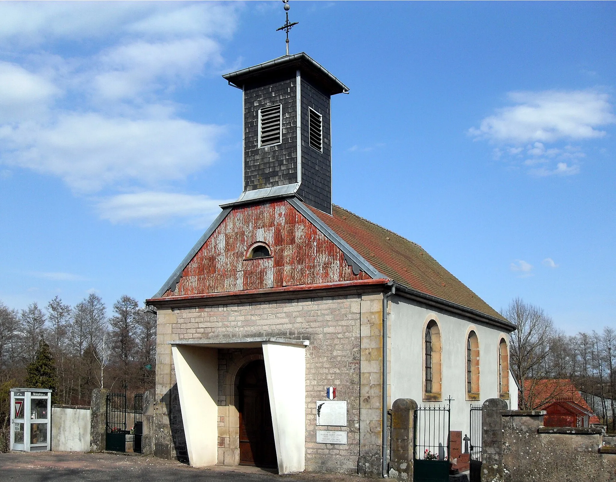 Photo showing: La chapelle du cimetière d'Errevet