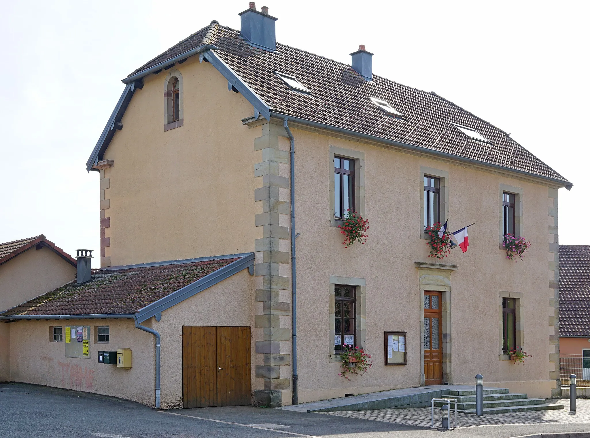 Photo showing: La mairie d'Errevet.