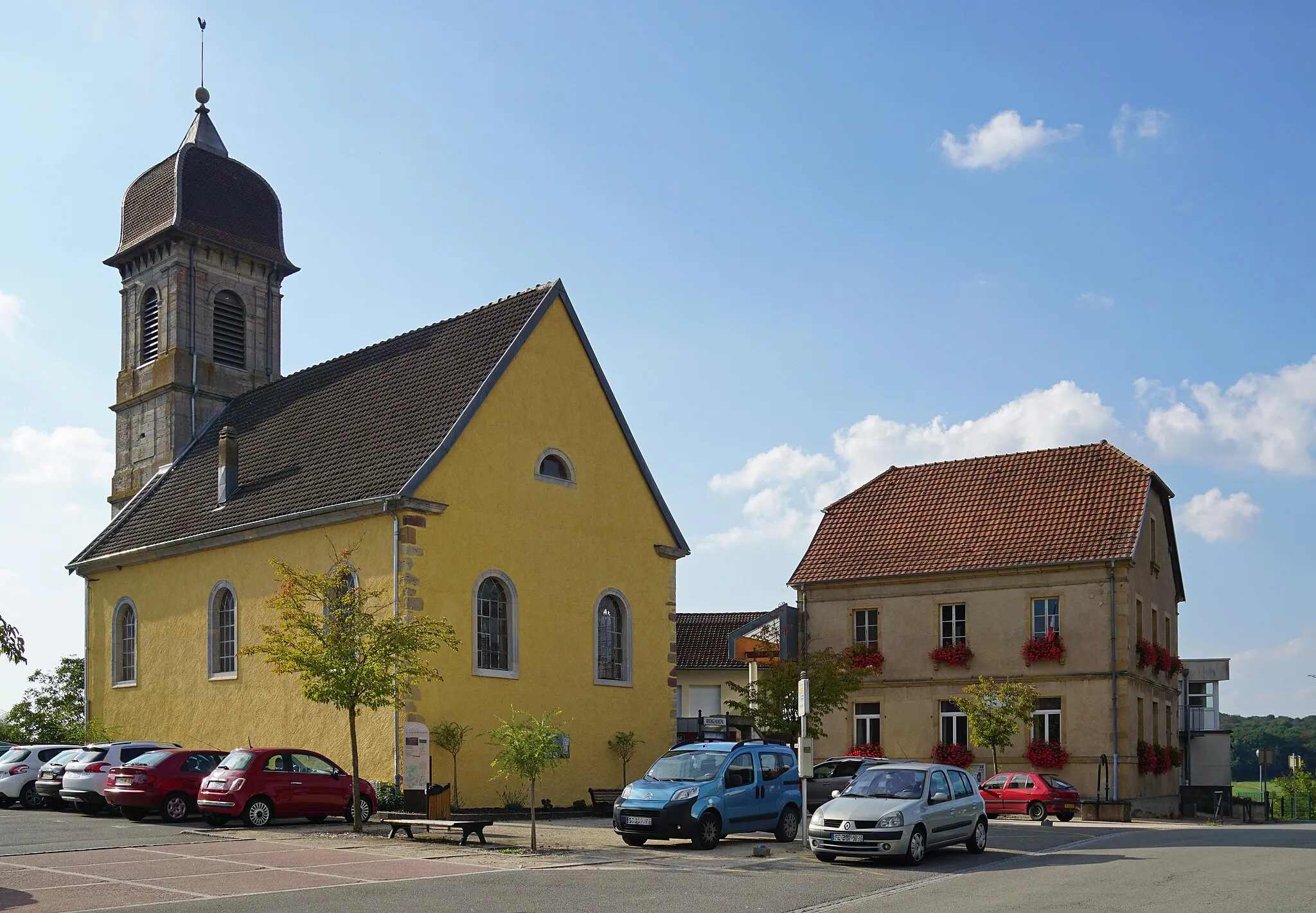 Photo showing: La mairie et le temple protestant d'Échenans-sous-Mont-Vaudois.