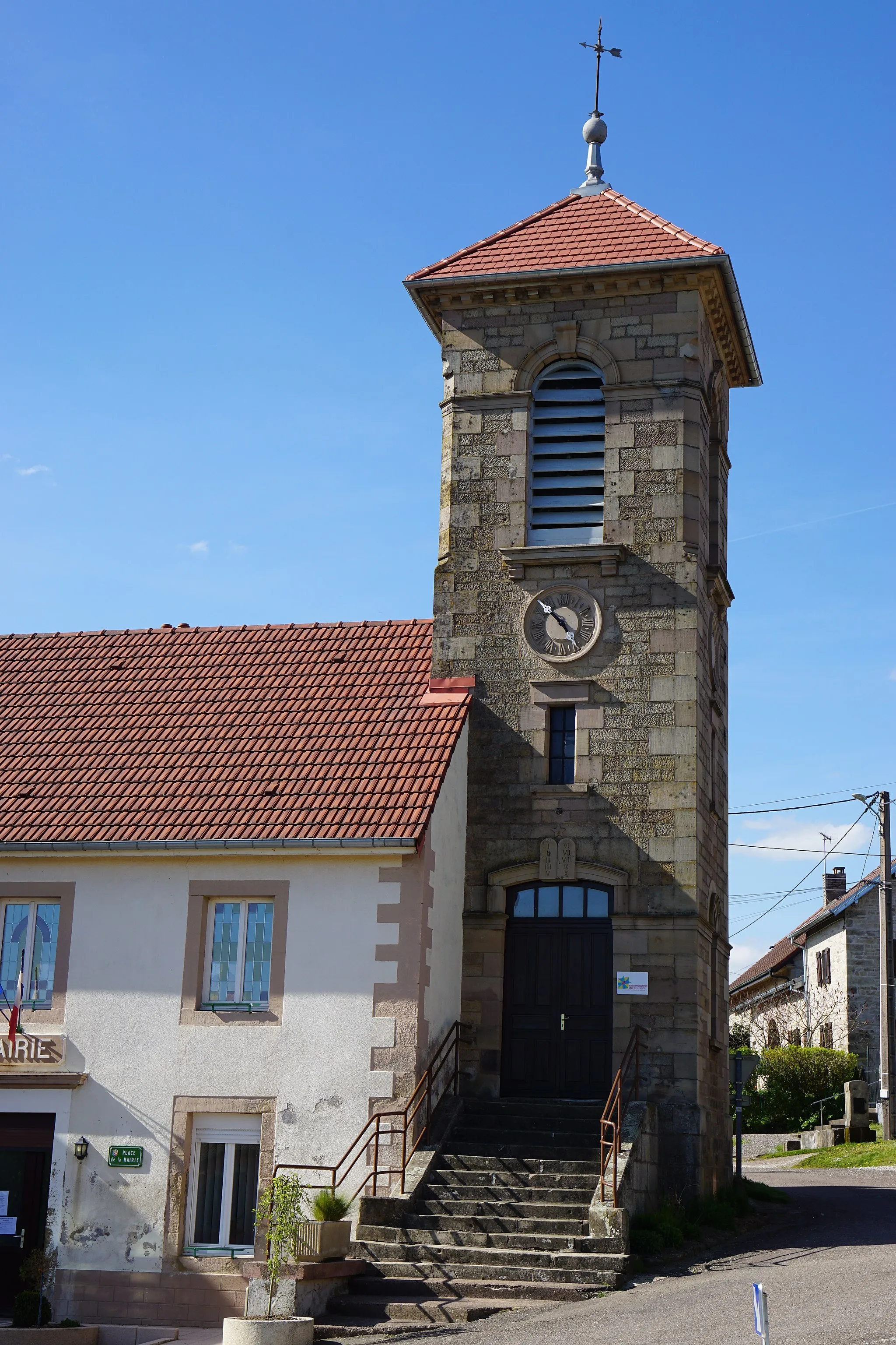 Photo showing: Mairie et temple protestant de Frédéric-Fontaine.