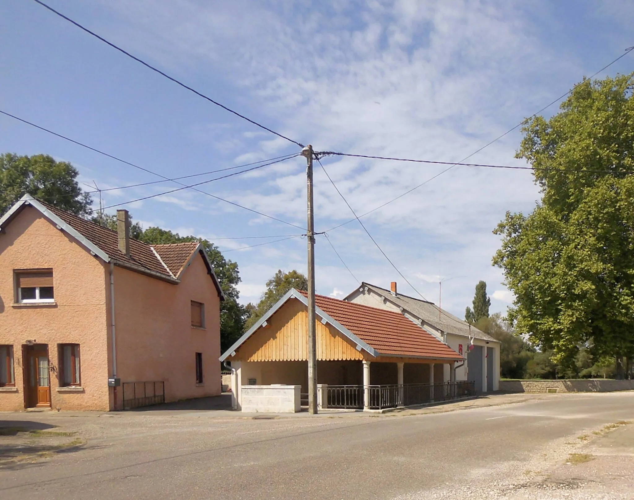 Photo showing: Le lavoir à Fresne-Saint-Mamès