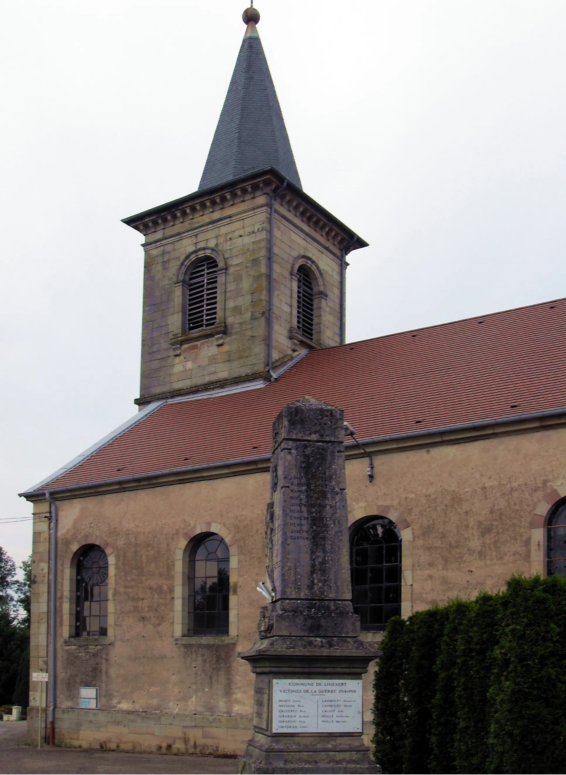 Photo showing: L'église Saint-Vaudre de Franchevelle, côté sud-ouest