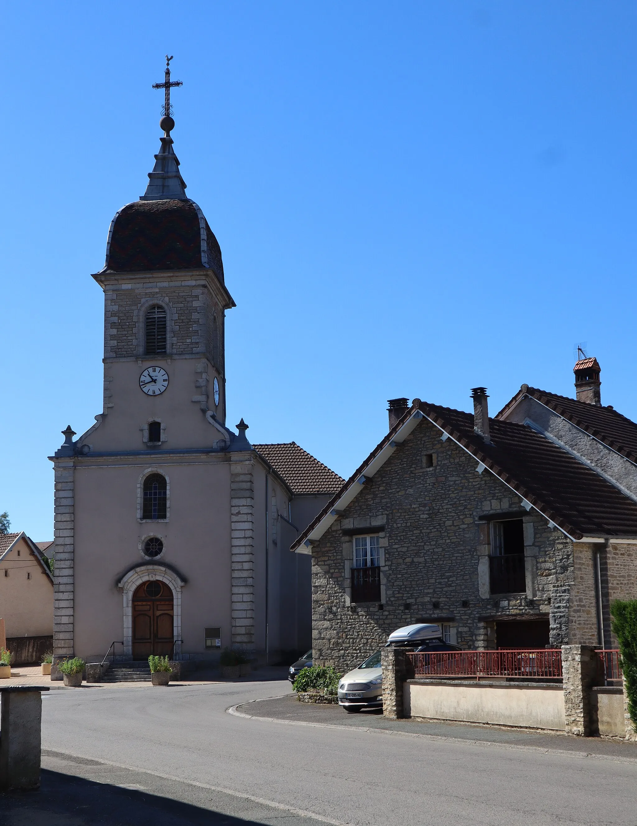 Photo showing: Extérieur de l'église Saint-Julien de Fontenois-les-Montbozon (Haute-Saône).