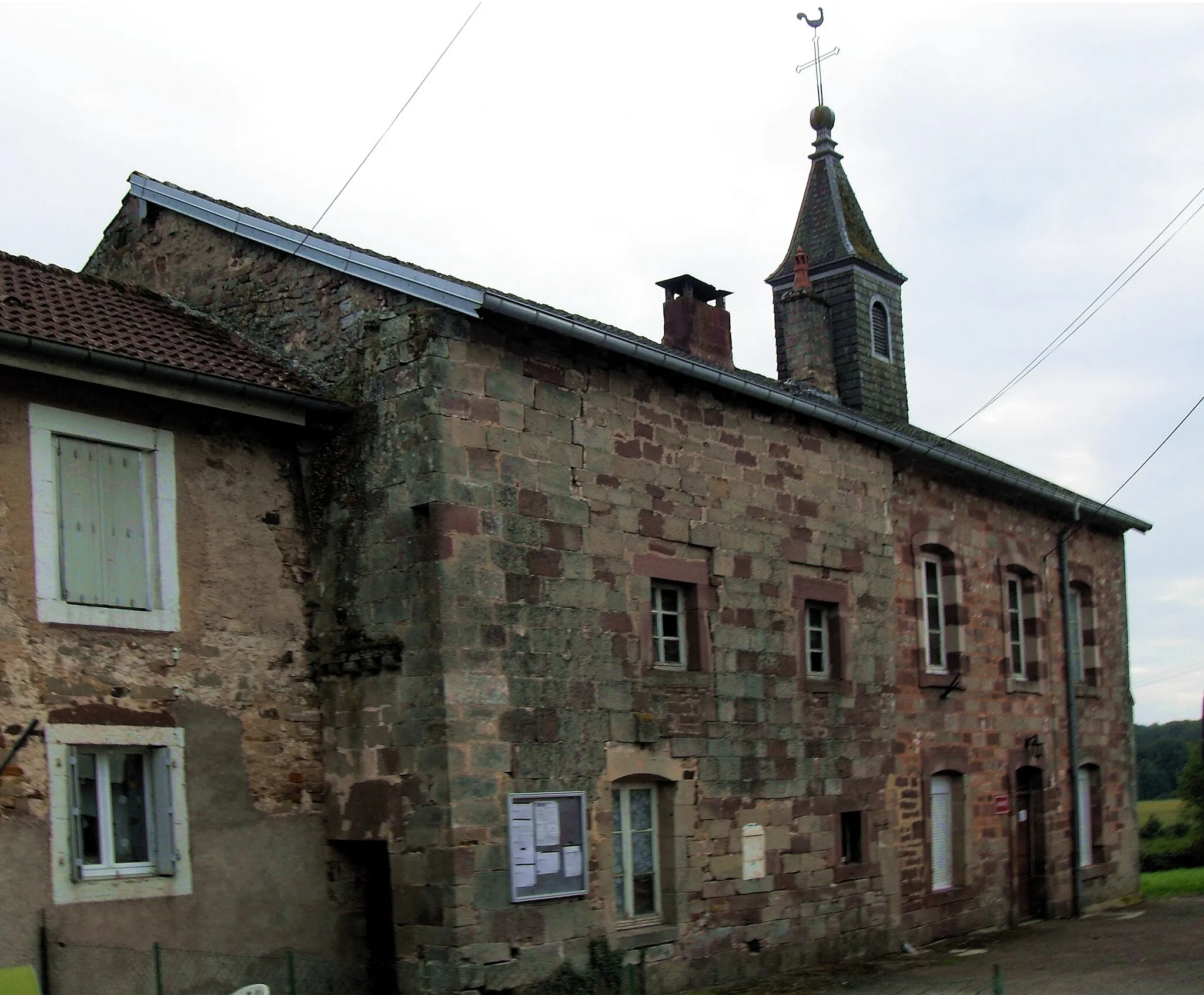 Photo showing: La mairie de Fleurey-lès-Saint-Loup dans les anciens bâtiments du prieuré