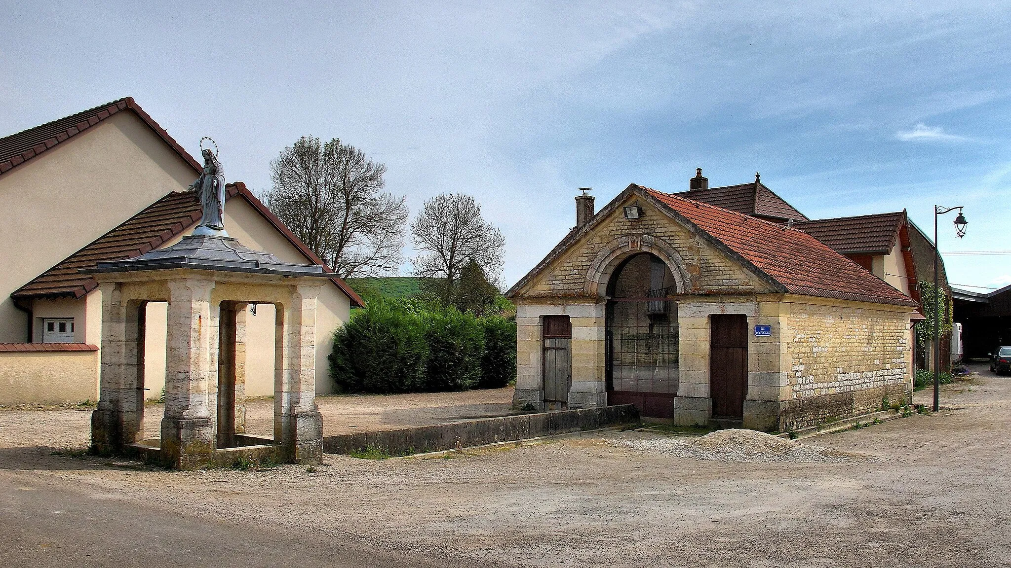 Photo showing: le lavoir-abreuvoir