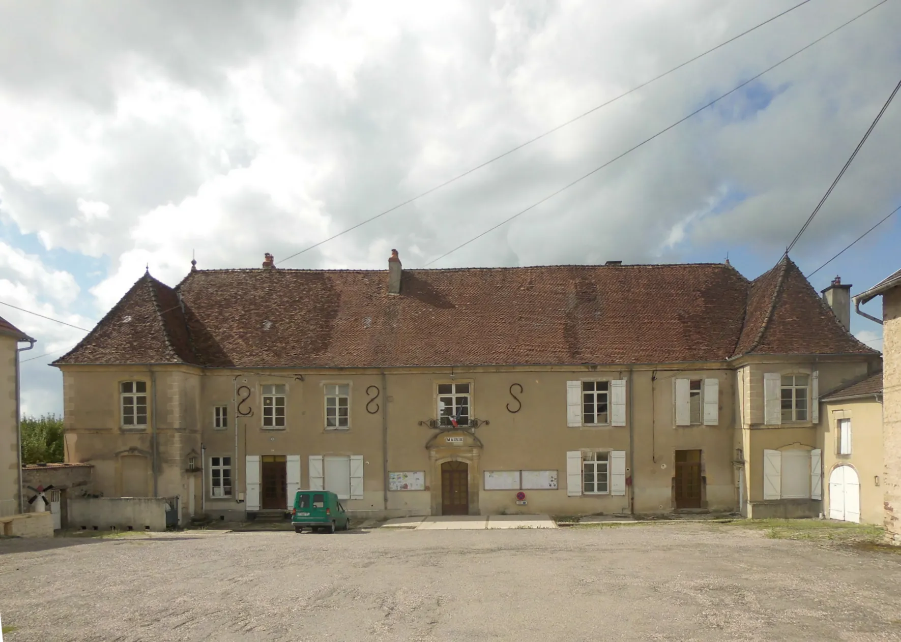 Photo showing: Le château de Jasney avec la mairie dans l'aile sud