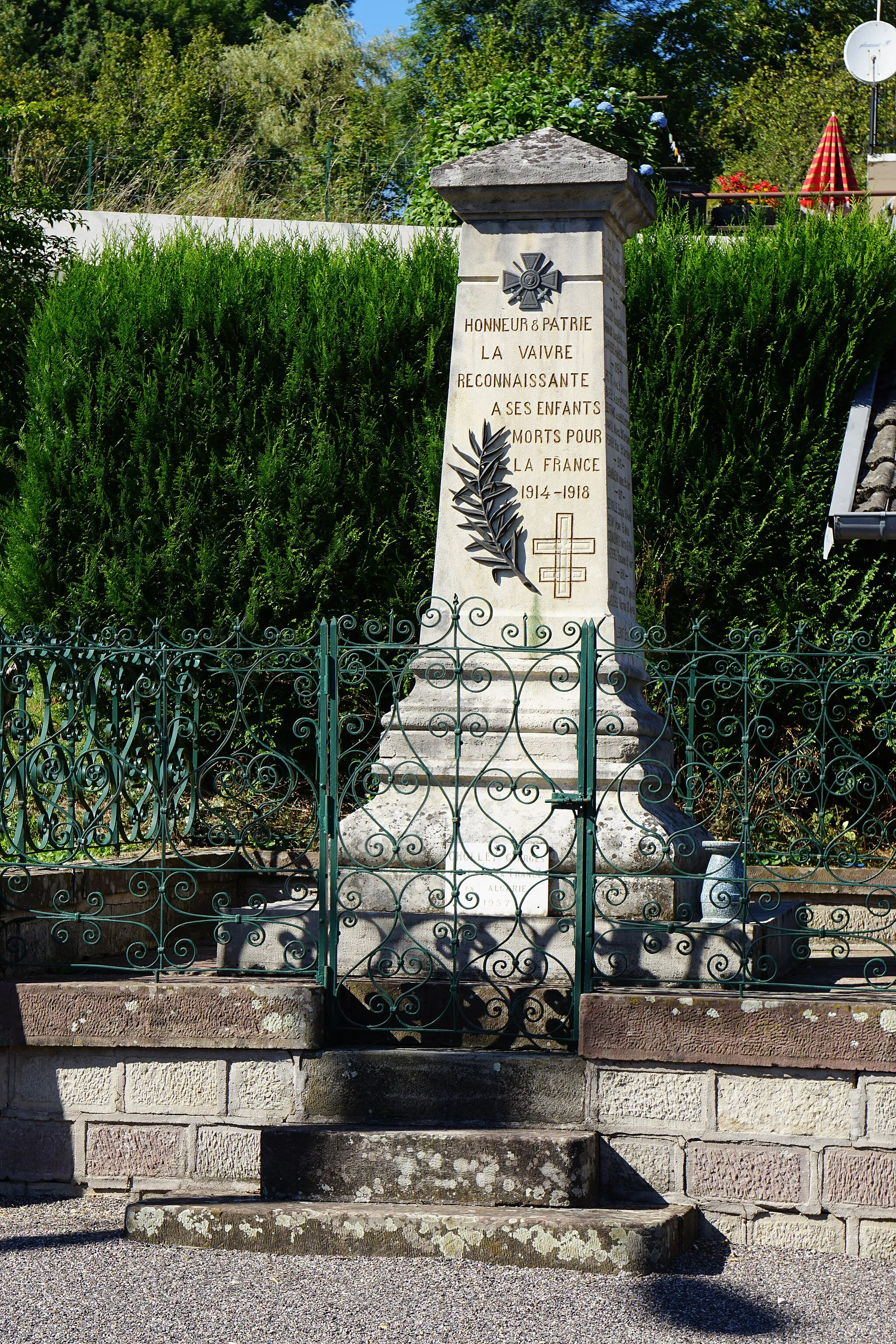 Photo showing: Le monument aux morts de La Vaivre.