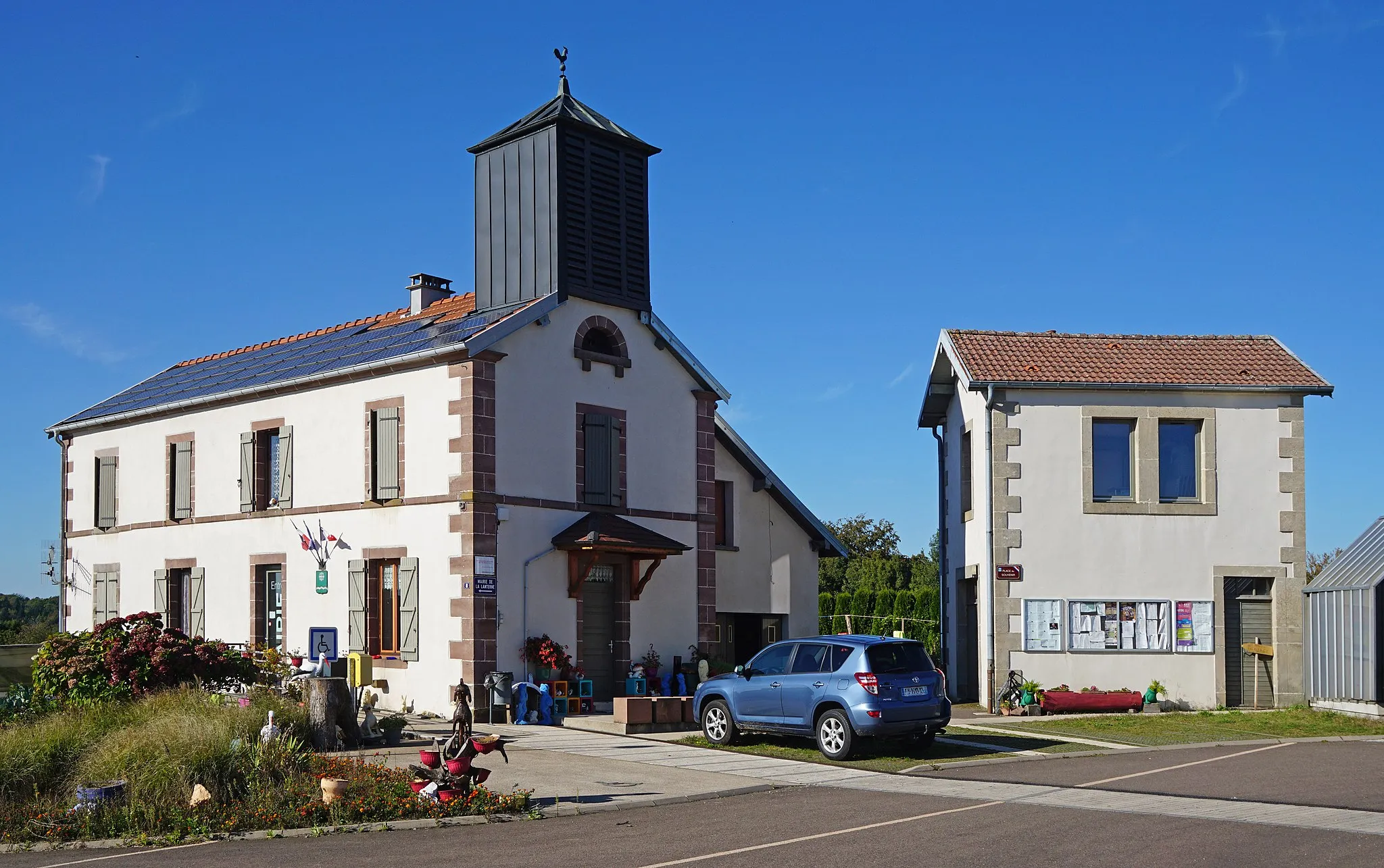 Photo showing: La mairie de La Lanterne-et-les-Armonts.