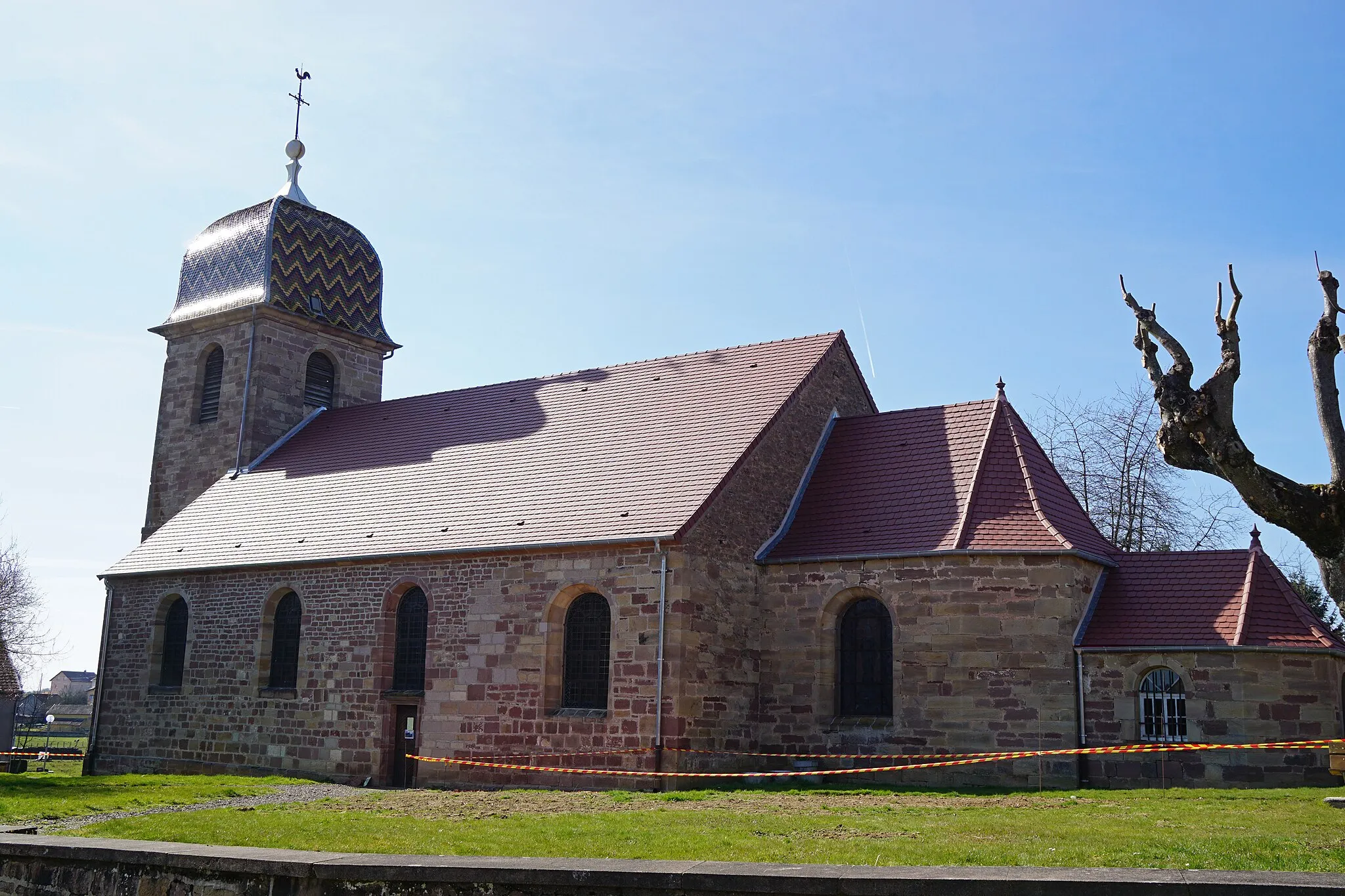Photo showing: Église Saint-Martin et village de Lyoffans.