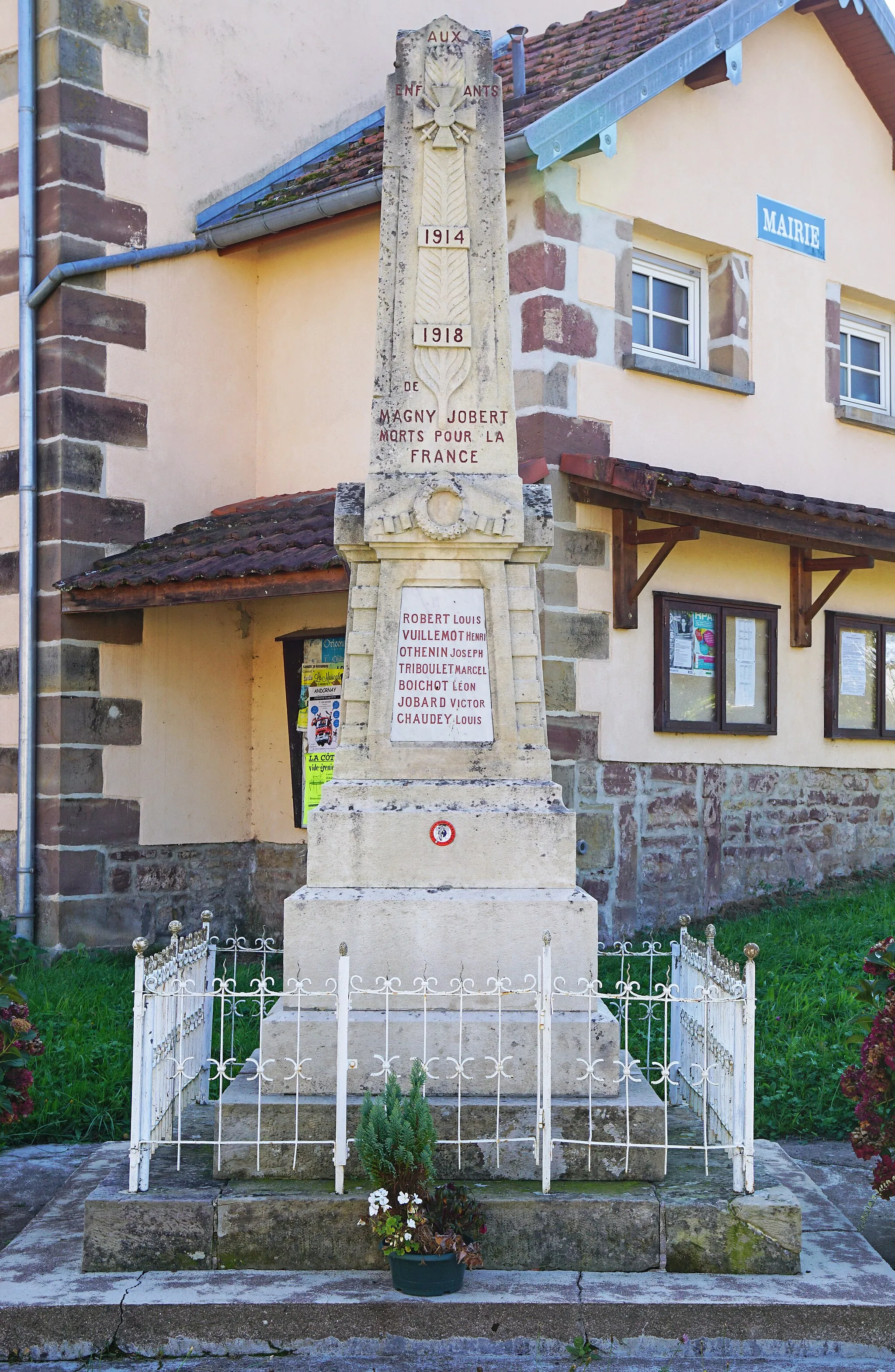 Photo showing: Le monument aux morts de Magny-Jobert.