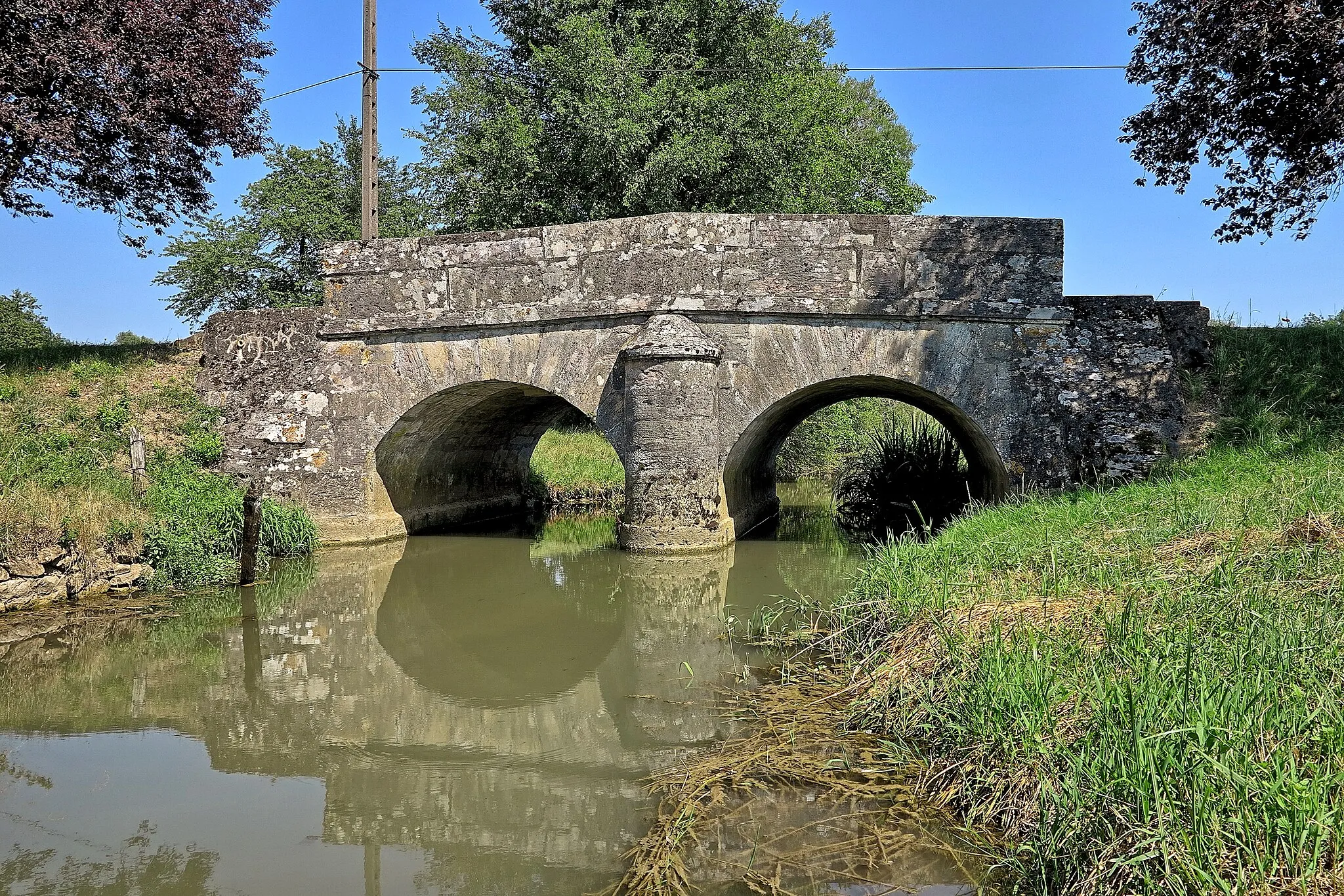 Photo showing: Le pont sur la Jouanne