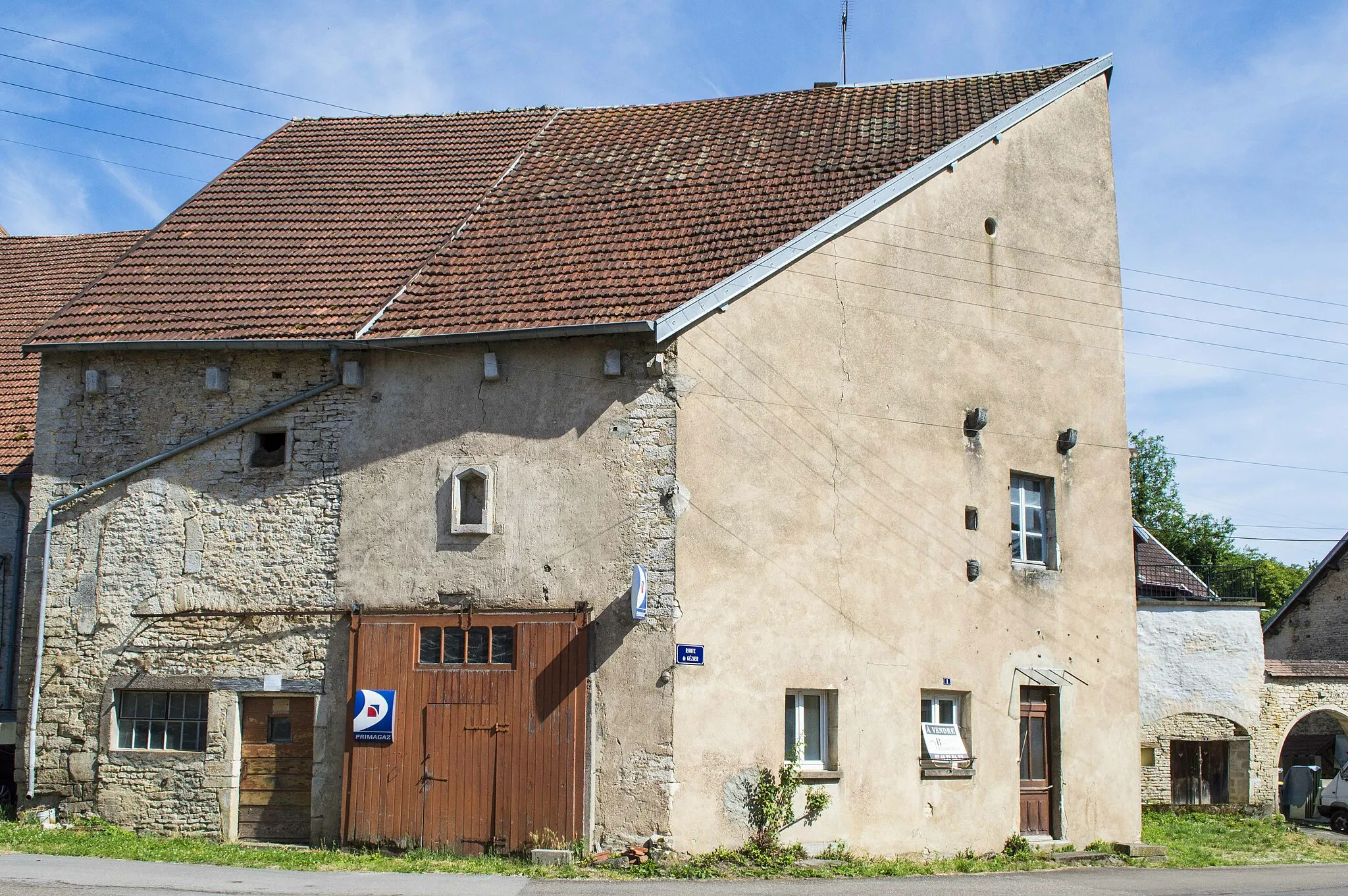 Photo showing: Maison située au n°1 route de Gézier à Montboillon.