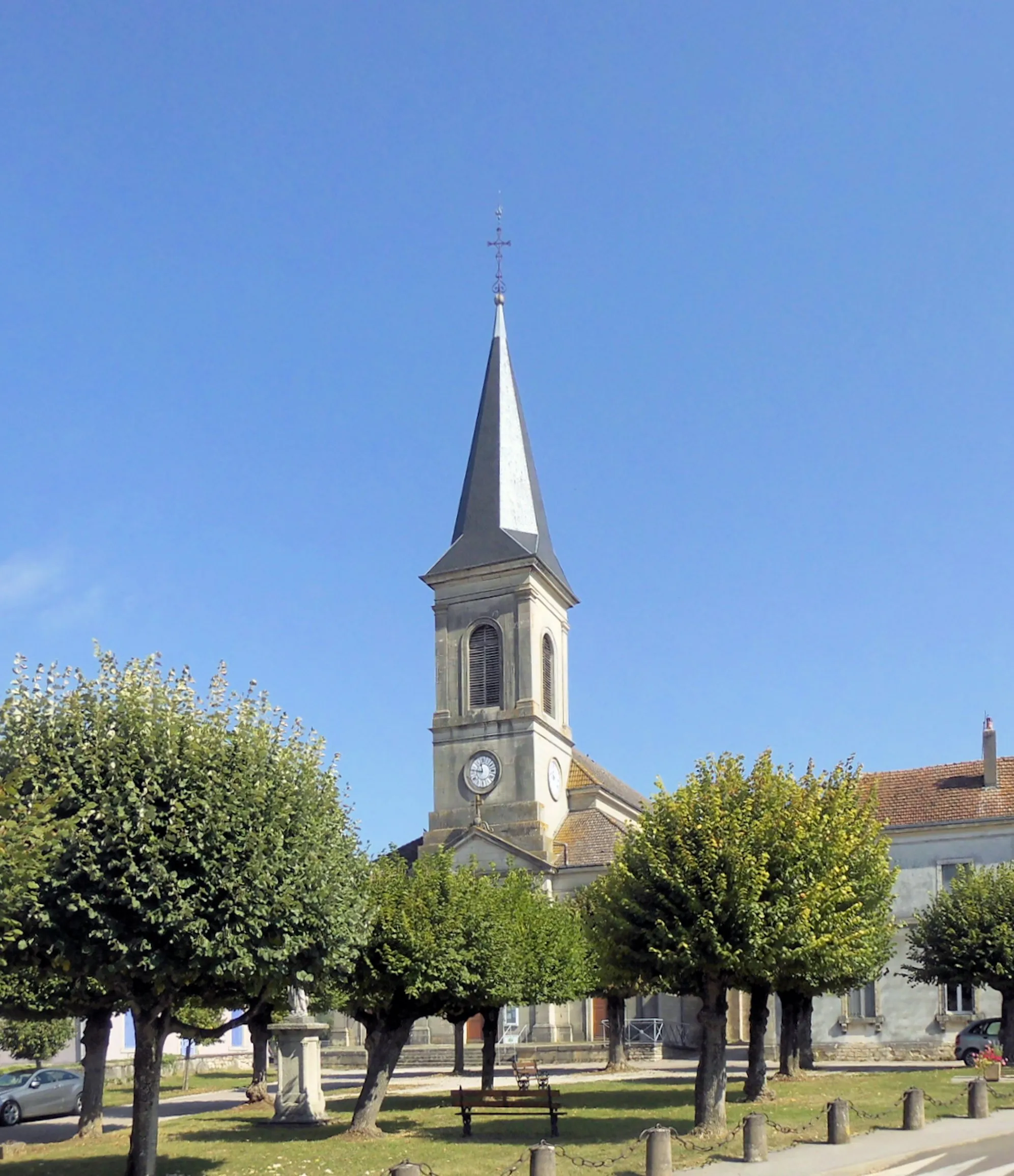 Photo showing: L'église Saint-Léger de Noidans-le-Ferroux
