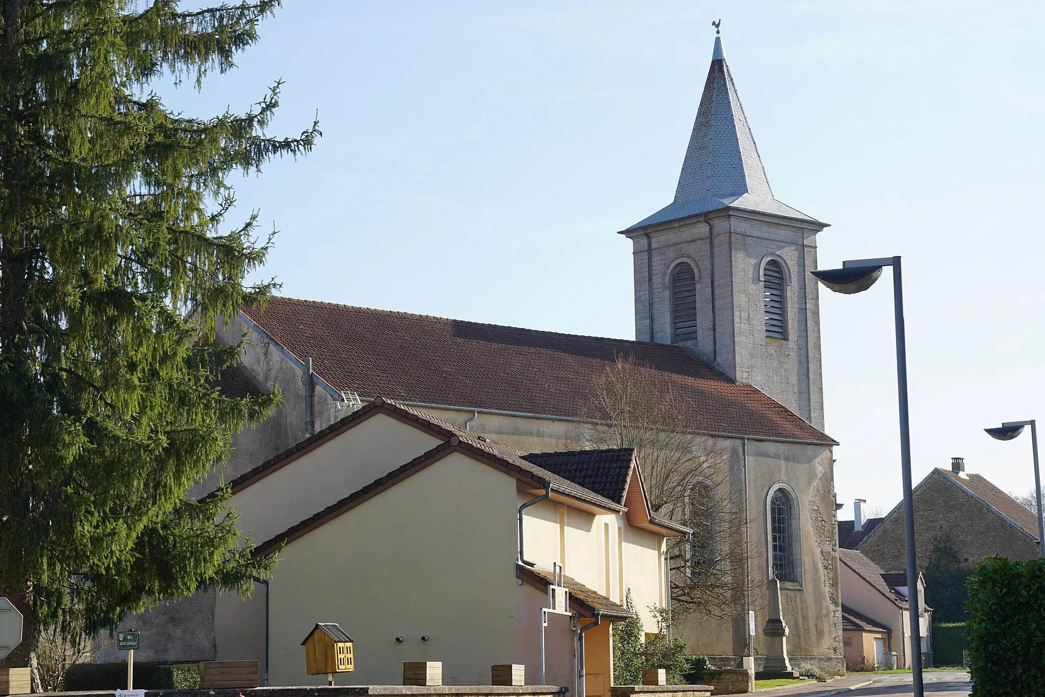 Photo showing: L'église de Neurey-lès-la-Demie.