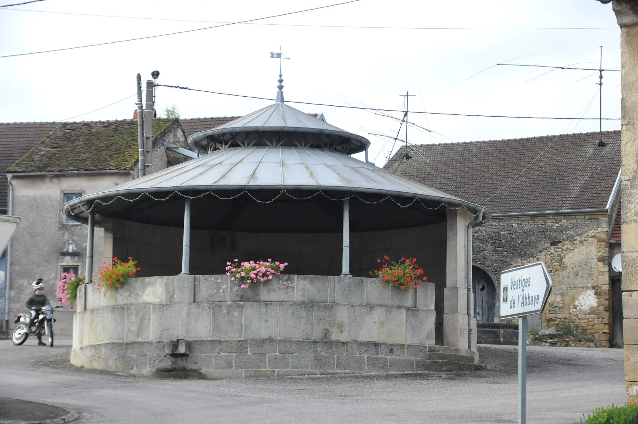 Photo showing: Lavoir de Montigny-lès-Cherlieu