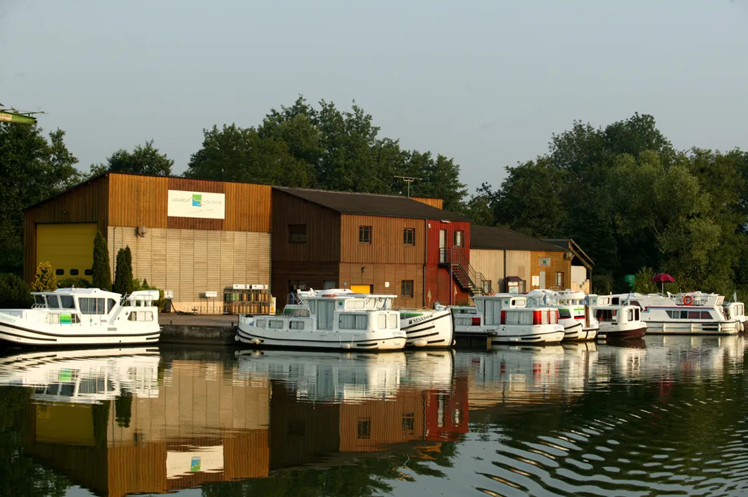 Photo showing: Port de plaisance de Scey sur Saône et St Albin