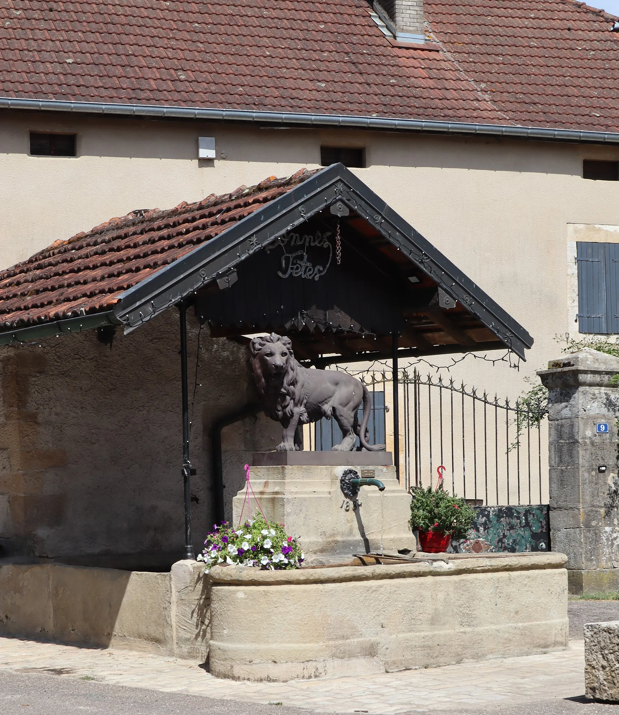 Photo showing: Fontaine au lion à Rupt-sur-Saône (Haute-Saône).