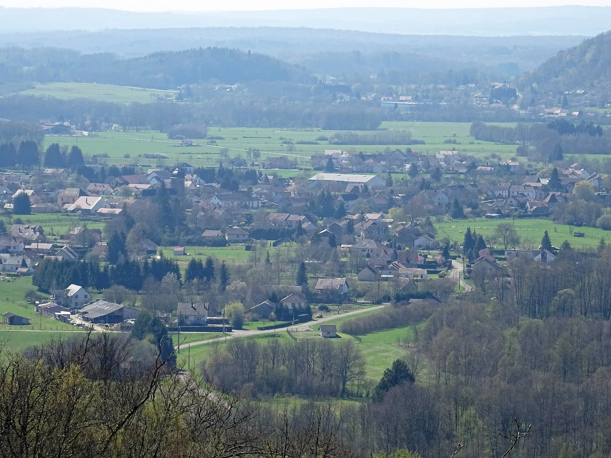 Photo showing: Vue générale de Saint-Barthélemy (Haute-Saône) depuis le Mont de Vannes.