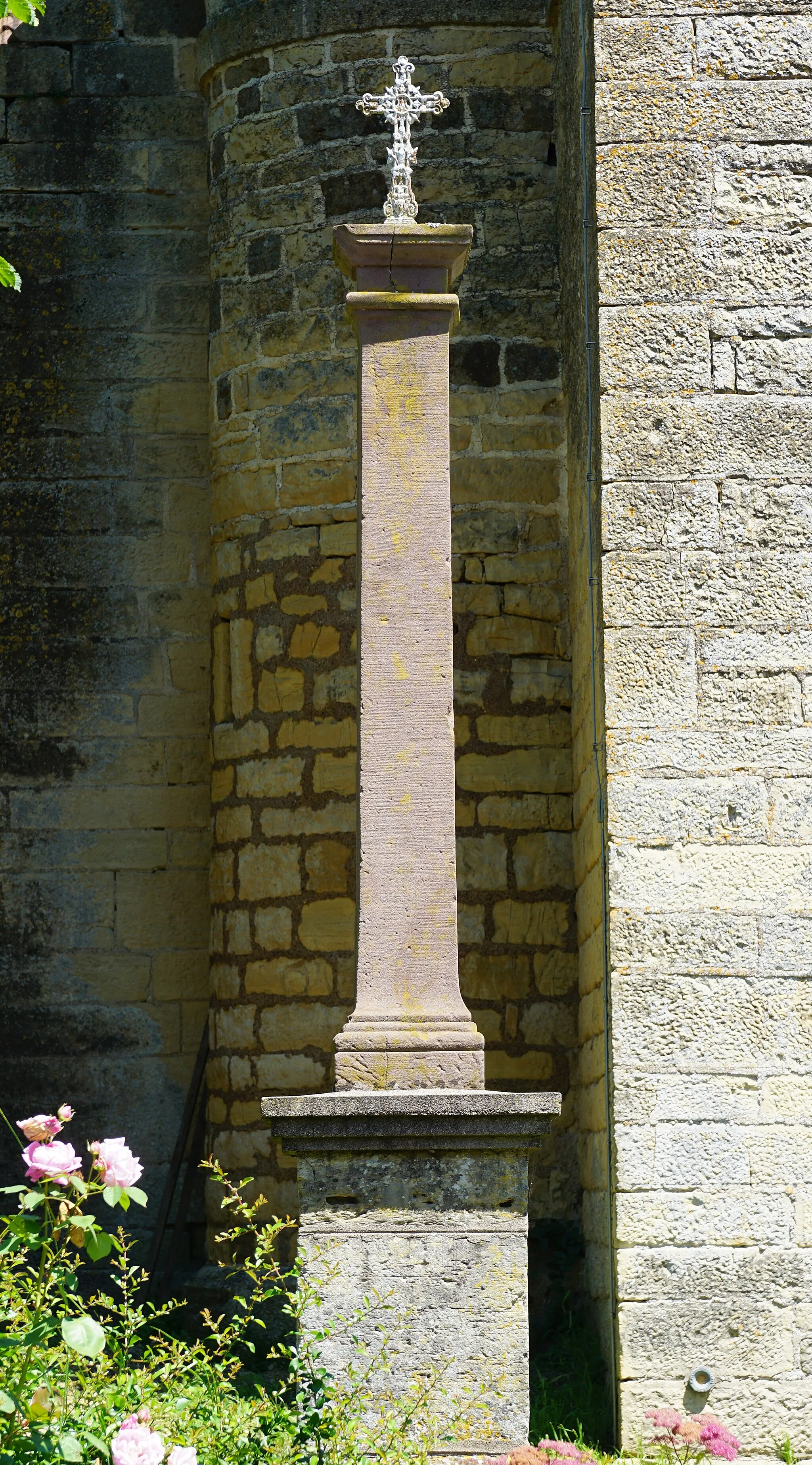 Photo showing: Croix à Varogne.