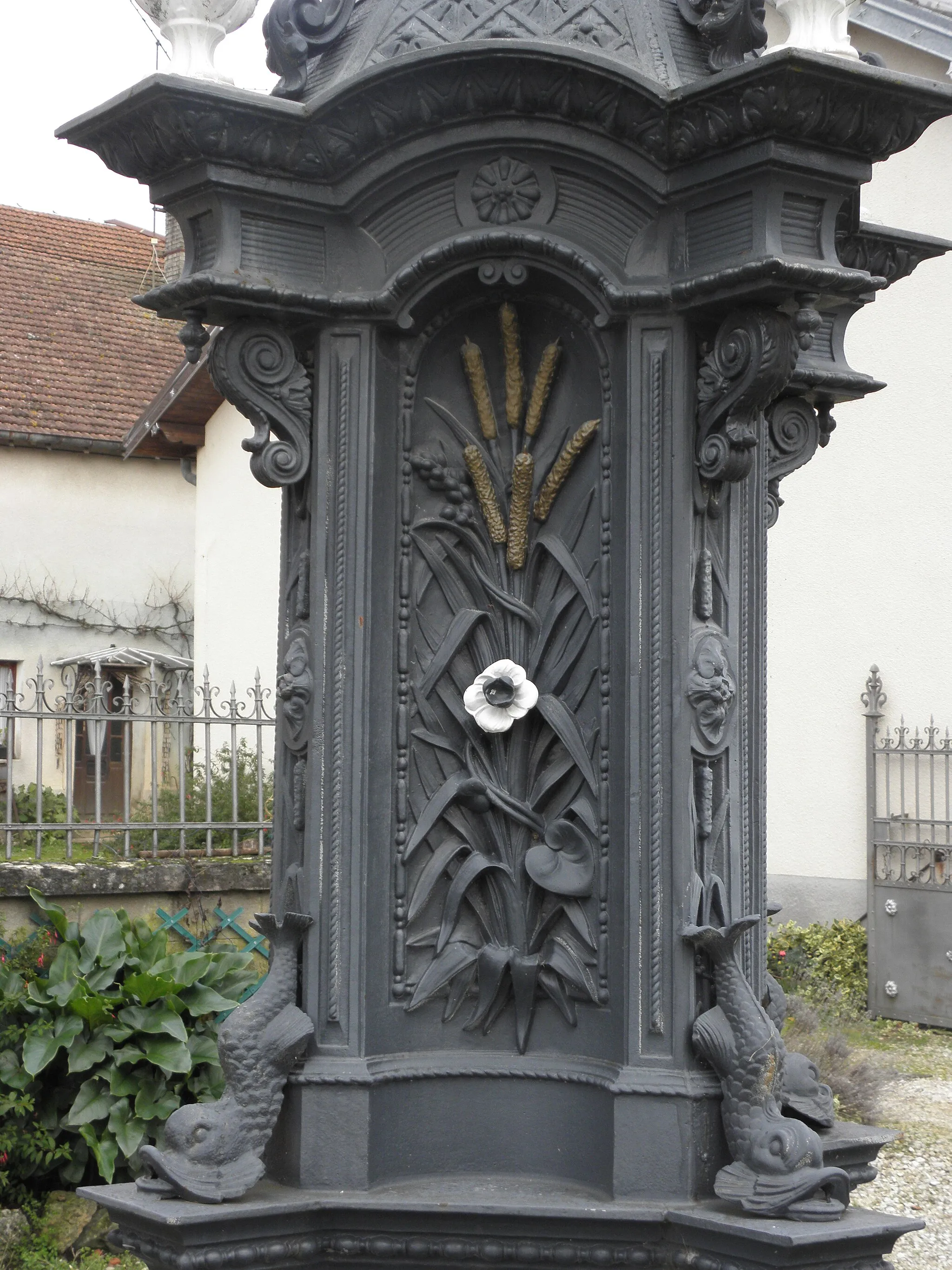 Photo showing: VANTOUX ET LONGEVELLE (Fontaine de Cérès - vue rapprochée)