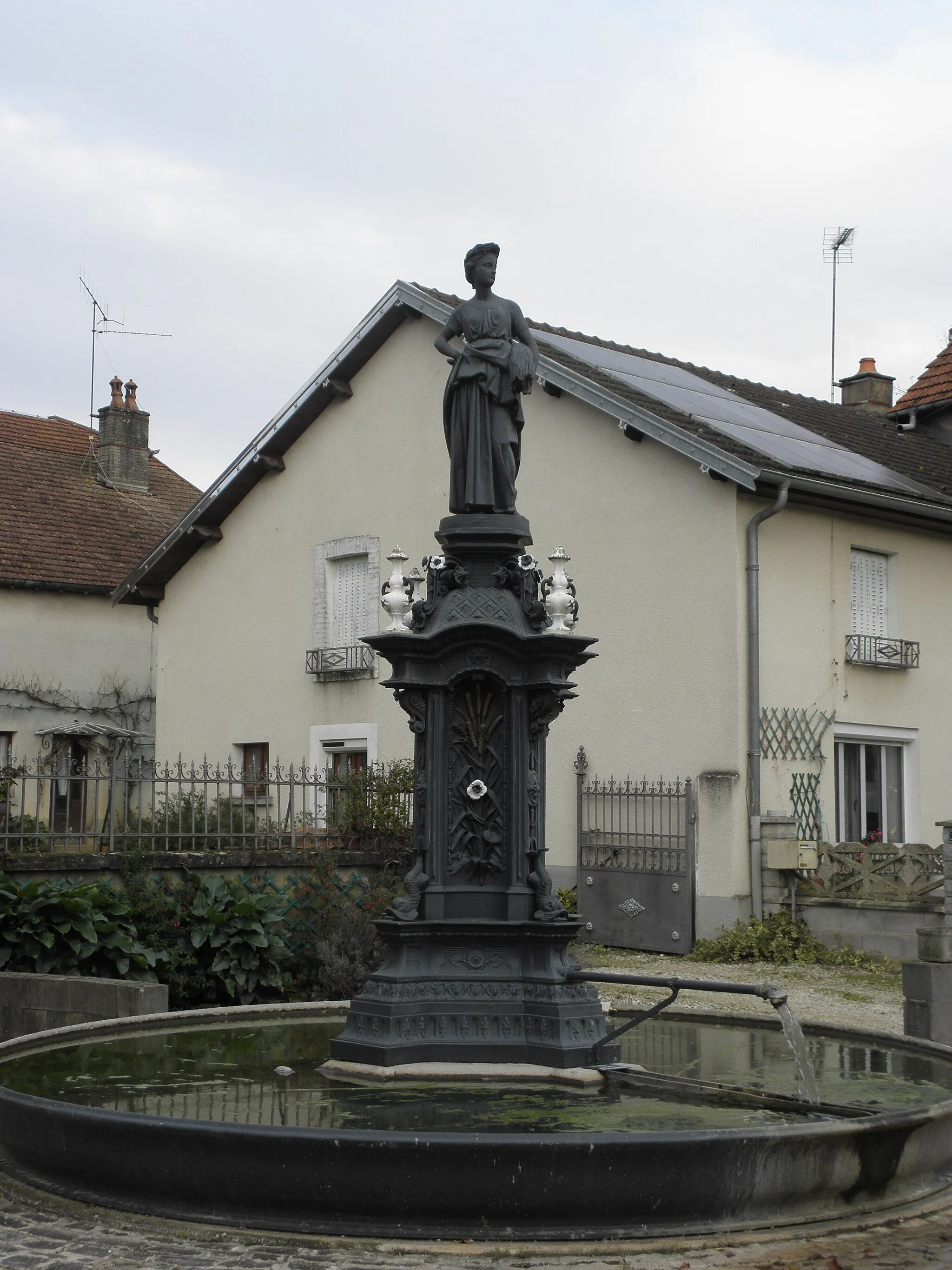 Photo showing: VANTOUX ET LONGEVELLE (Fontaine de Cérès)