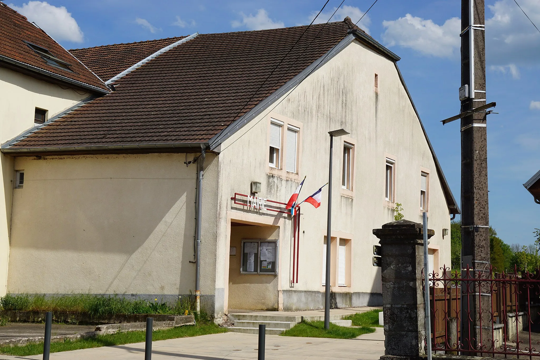 Photo showing: Mairie de Vy-lès-Lure.