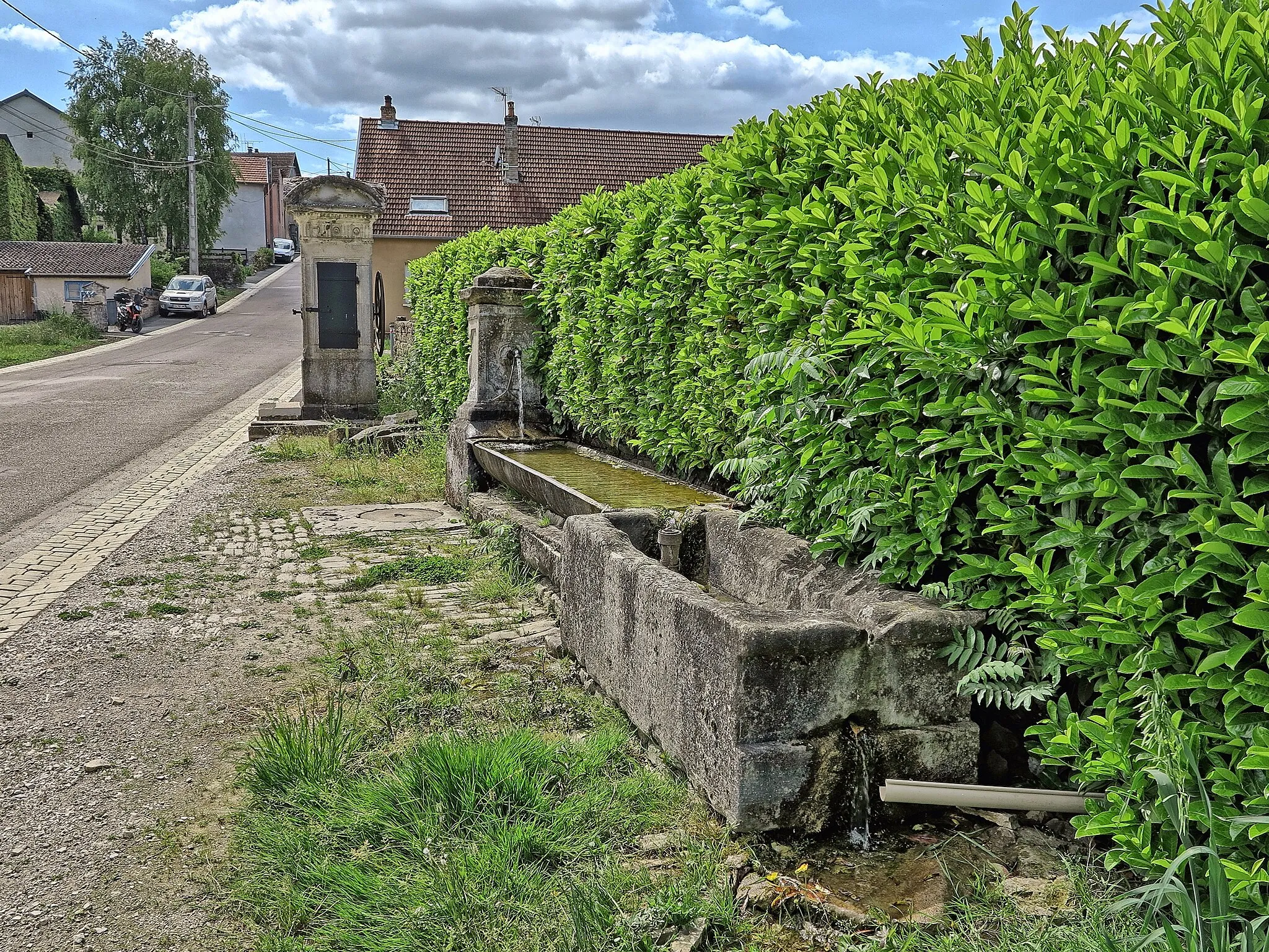 Photo showing: La fontaine-abreuvoir