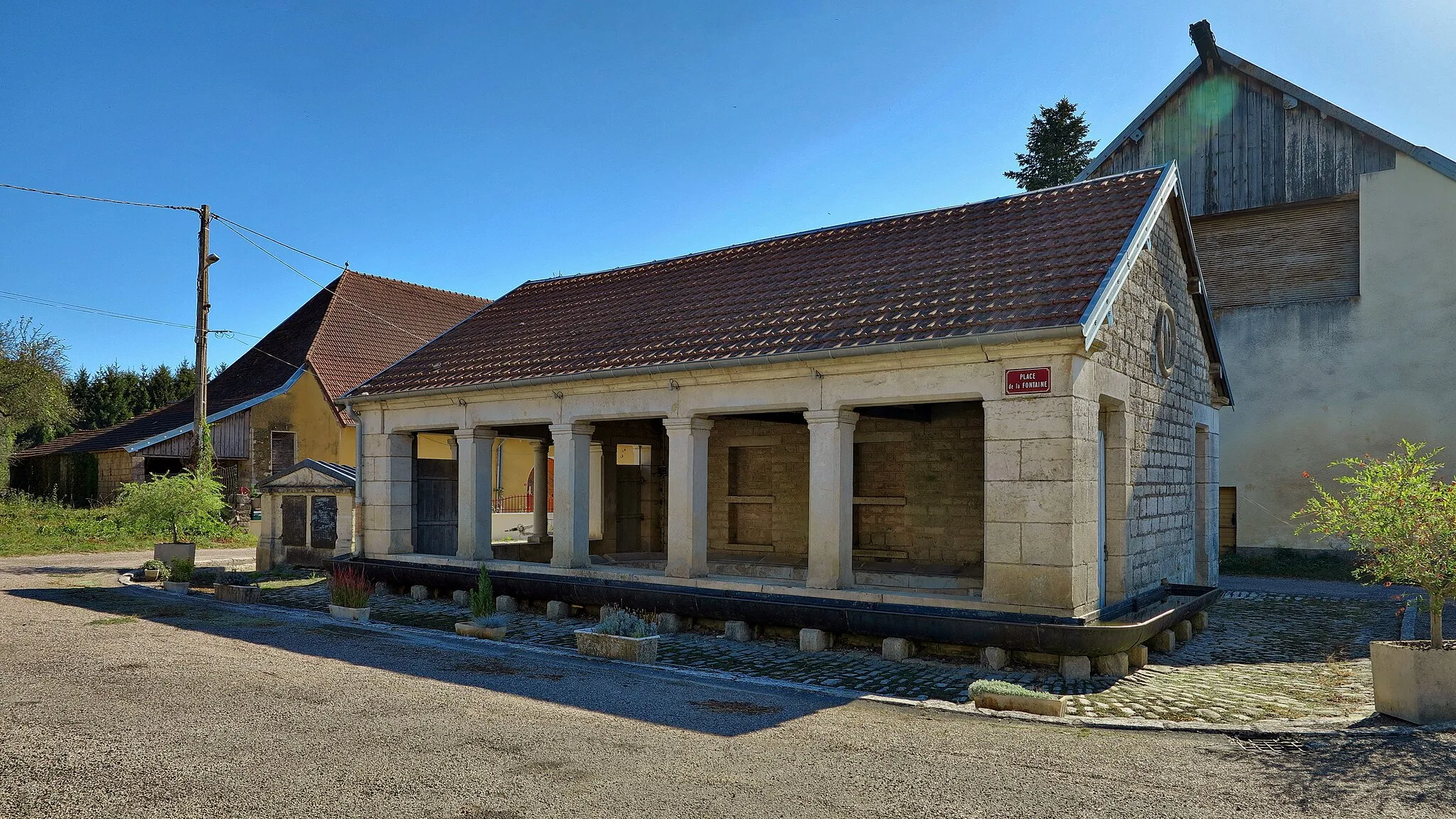 Photo showing: This building is indexed in the base Mérimée, a database of architectural heritage maintained by the French Ministry of Culture, under the reference IA00016340 .