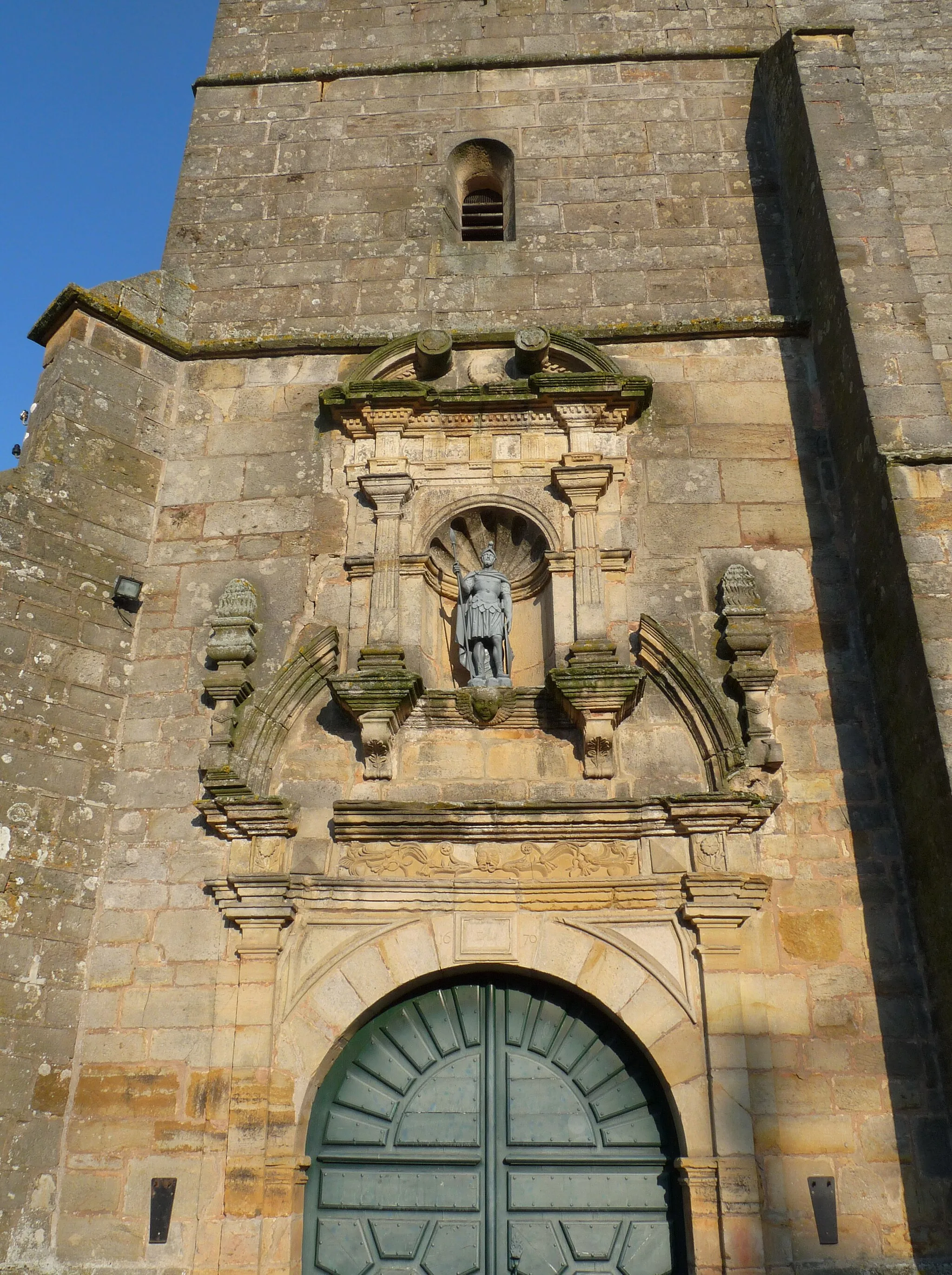 Photo showing: Détail de la façade de l'église de Bussières-lès-Belmont (Haute-Marne)