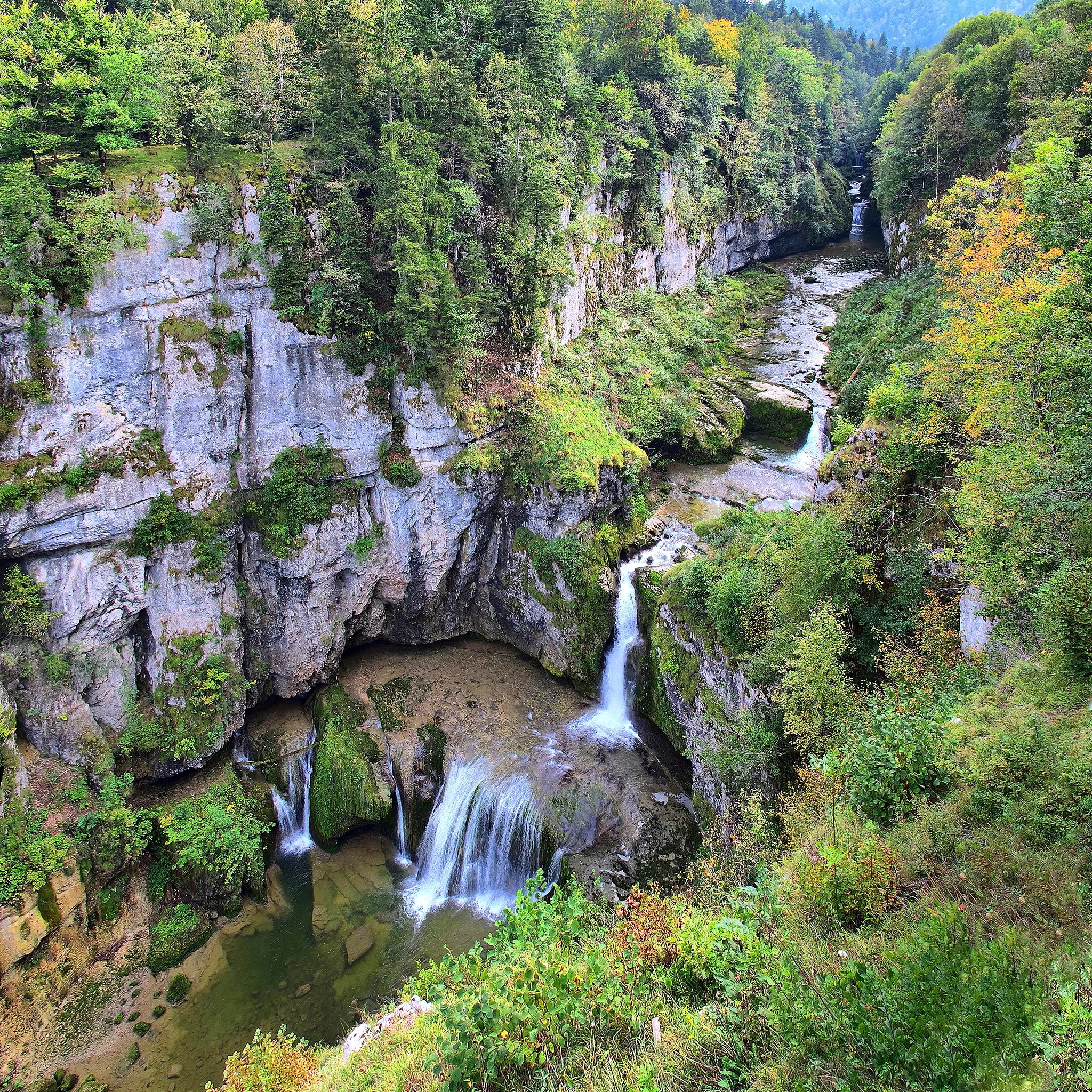 Photo showing: Parc naturel régional du Haut Jura : gorges de la Lemme et cascade de la Billaude.