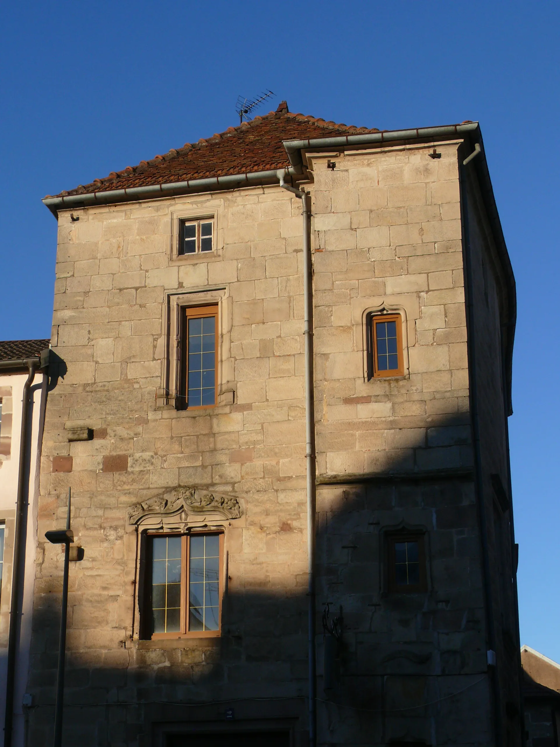 Photo showing: Maison à l'oriflamme, Luxeuil-les-Bains (Haute-Saône, France), late 16th c.