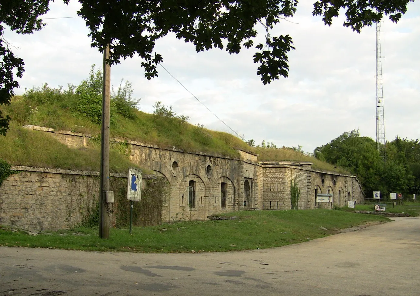 Photo showing: The fort of Planoise, located in Besançon (France)