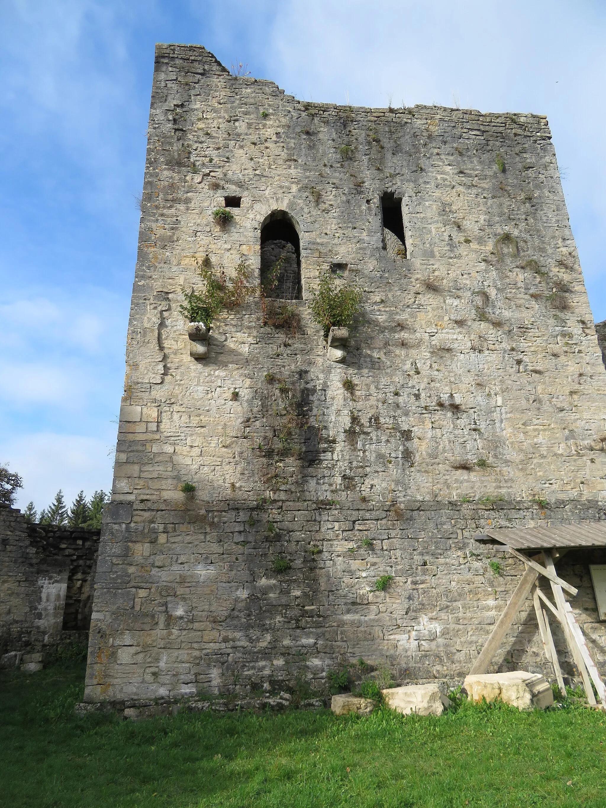 Photo showing: This building is indexed in the base Mérimée, a database of architectural heritage maintained by the French Ministry of Culture, under the reference PA00102003 .