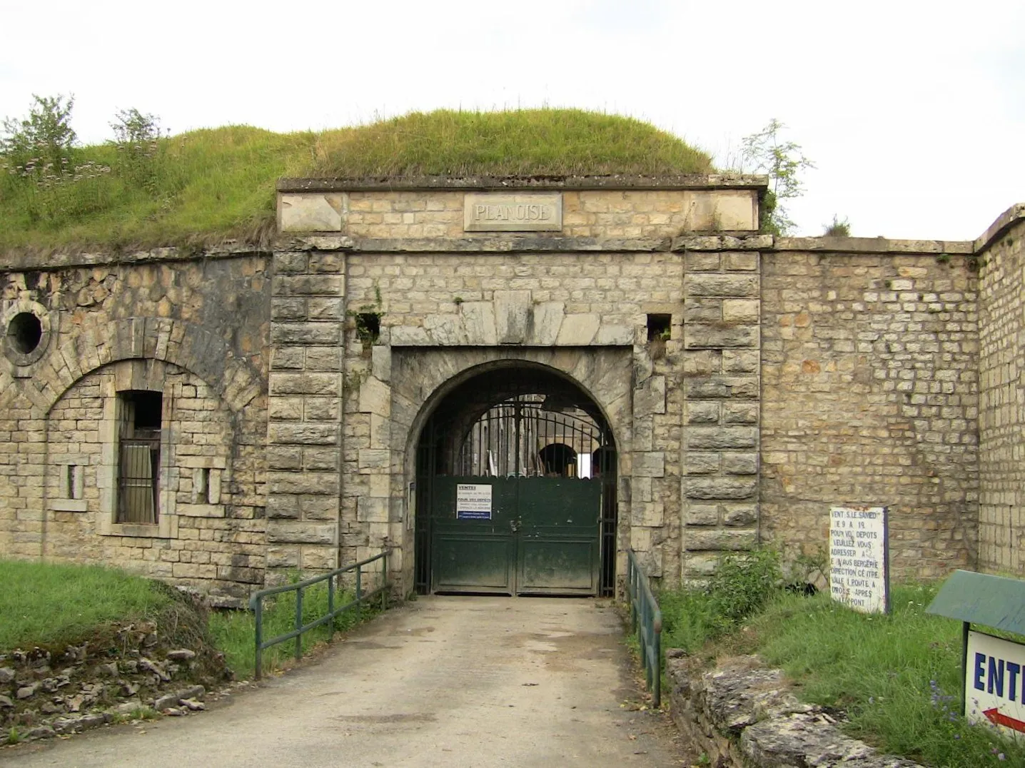 Photo showing: Entry of the Fort of Planoise, located in Besançon (France)