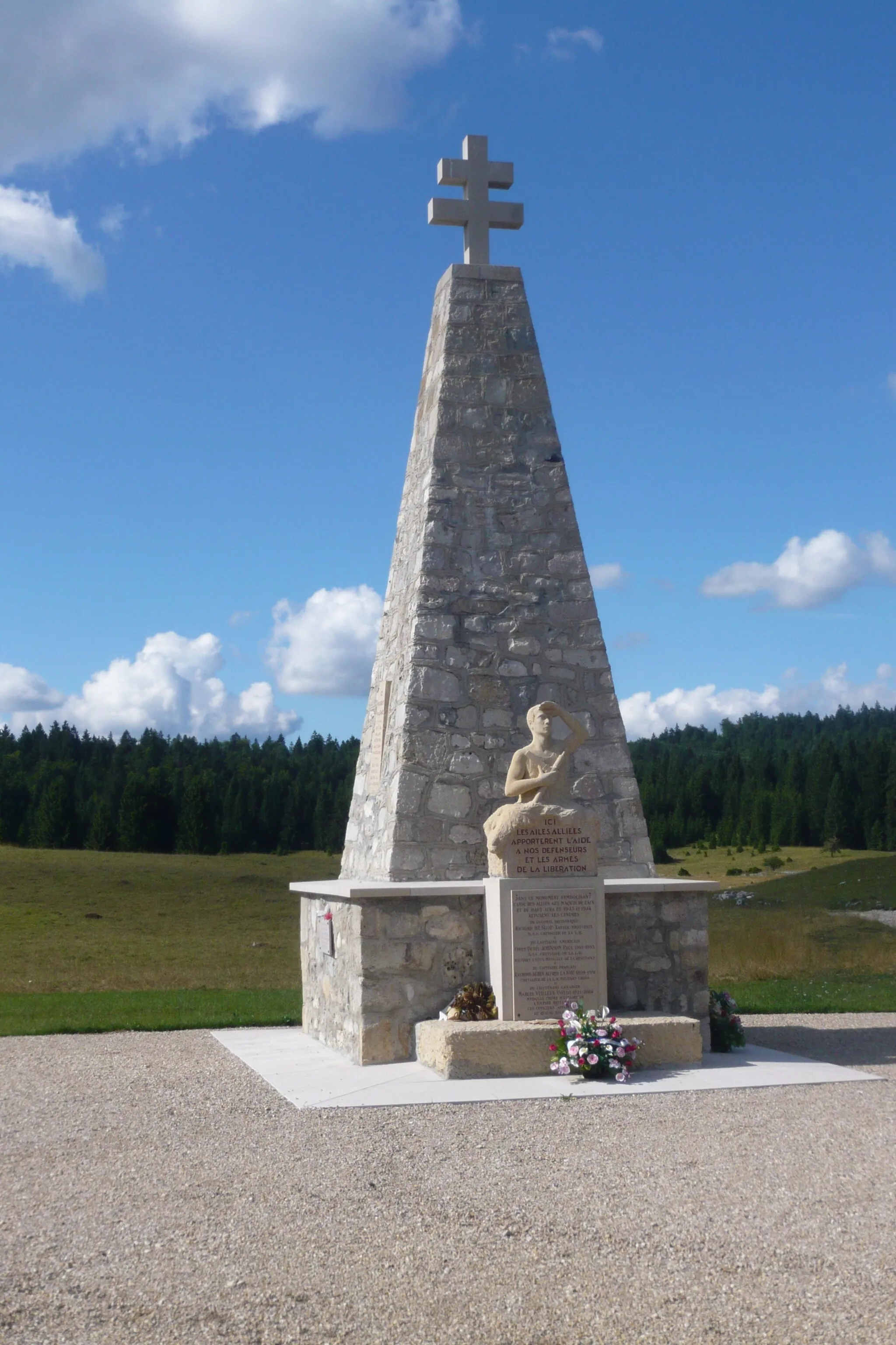 Photo showing: monument aux maquis et SAS  plaine d'Echallon