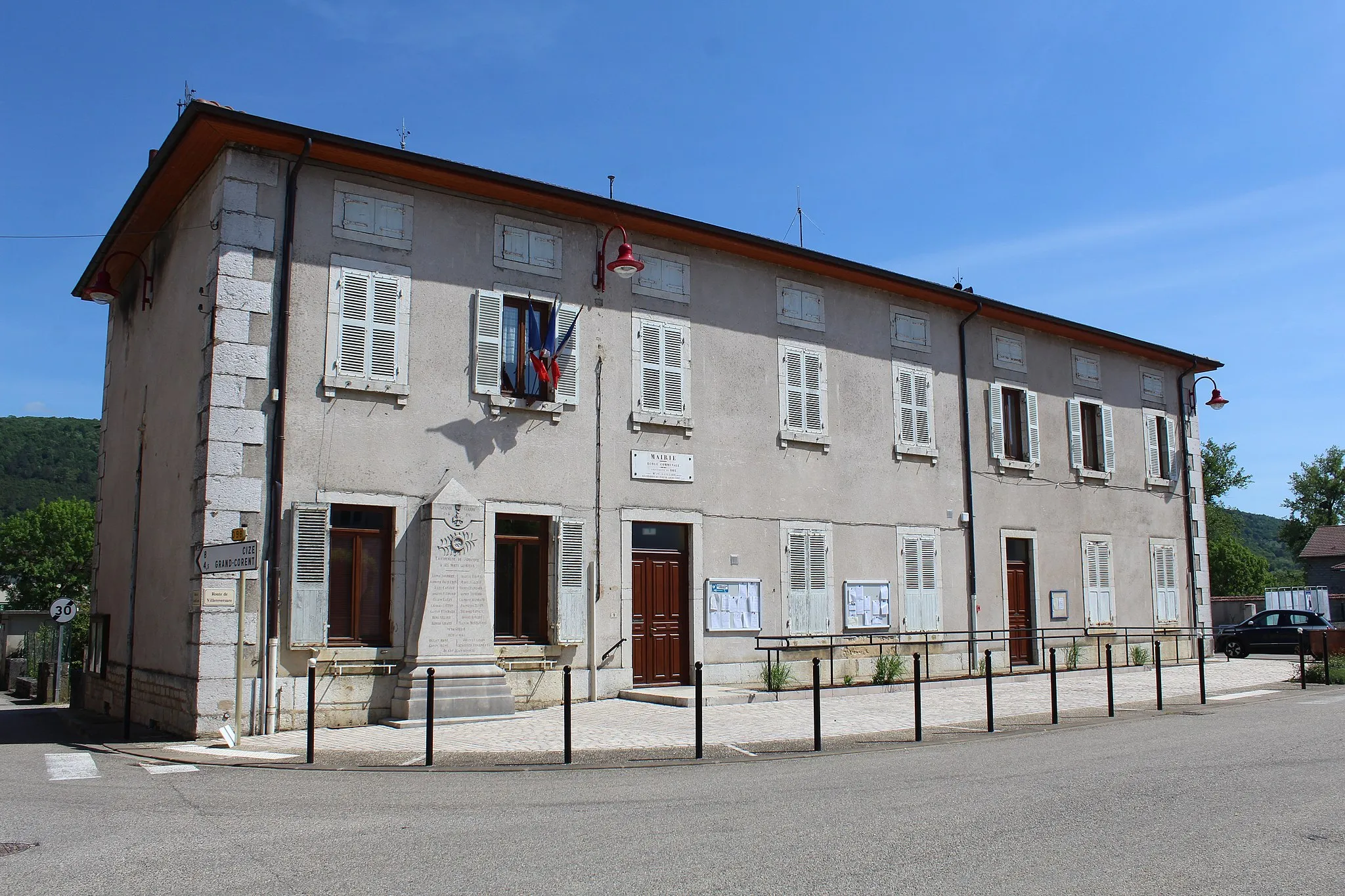 Photo showing: Mairie de Simandre-sur-Suran.