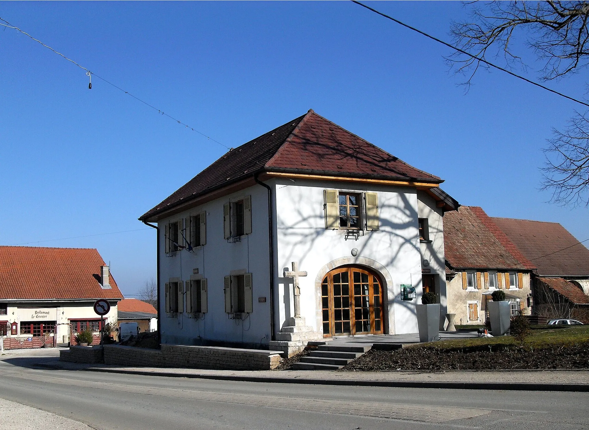 Photo showing: La mairie de Saint-Dizier-l'Évêque