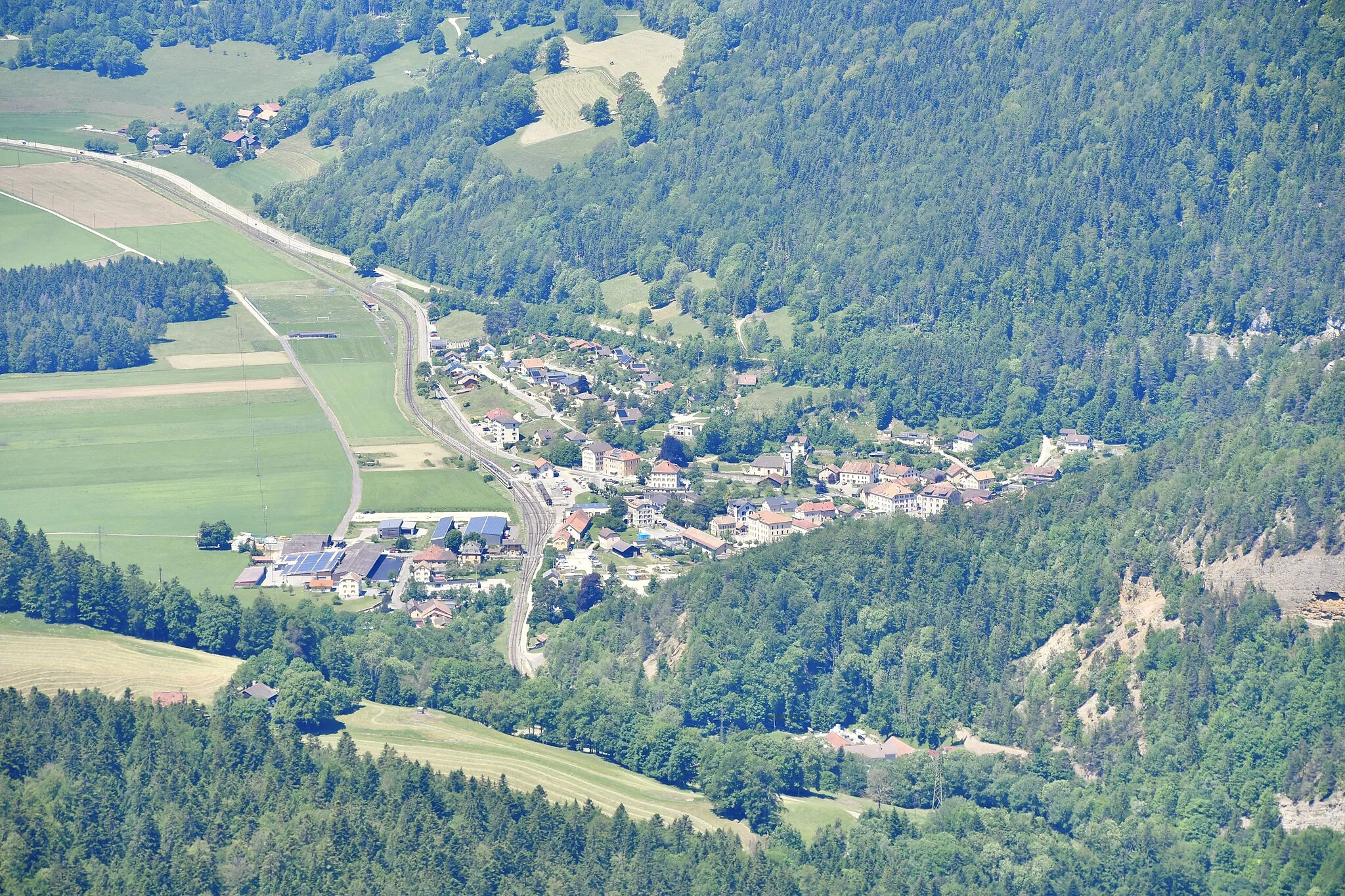 Photo showing: Noiraigue (NE) Vue depuis le Signal du Lessy.