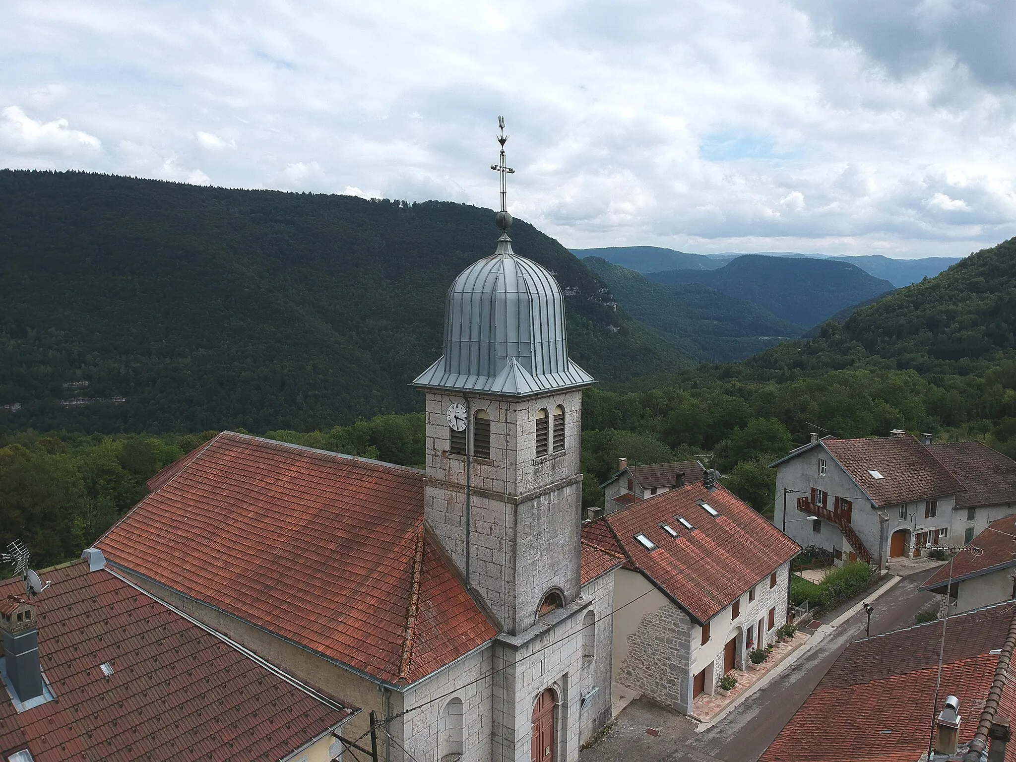 Photo showing: This building is inscrit au titre des monuments historiques de la France. It is indexed in the base Mérimée, a database of architectural heritage maintained by the French Ministry of Culture, under the reference PA39000120 .