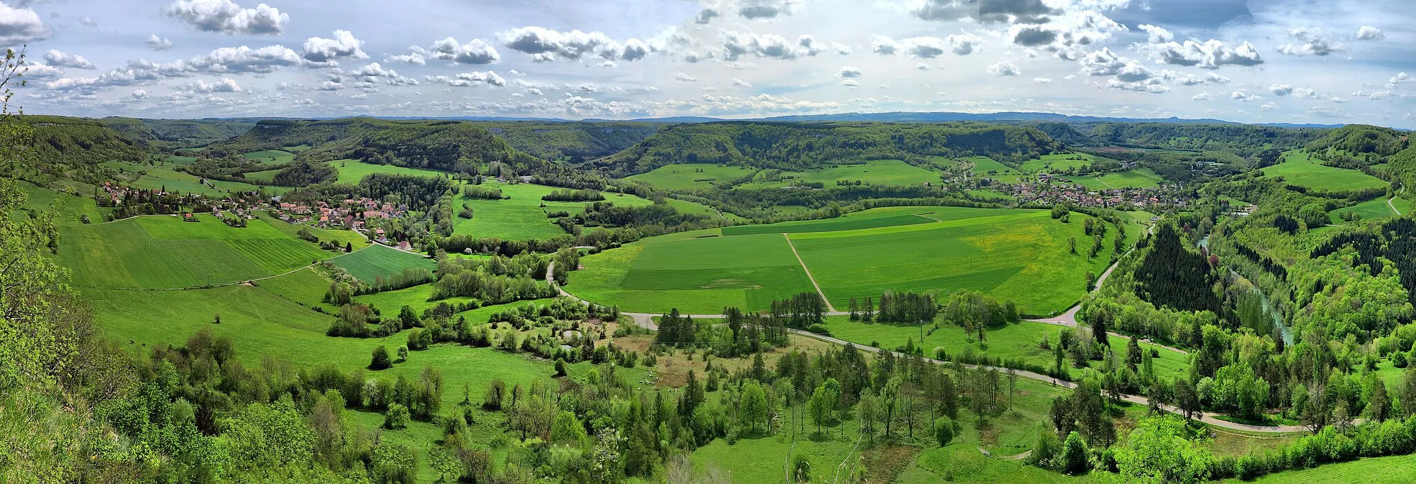 Photo showing: Panorama des 3 vallées depuis le rocher Colonne