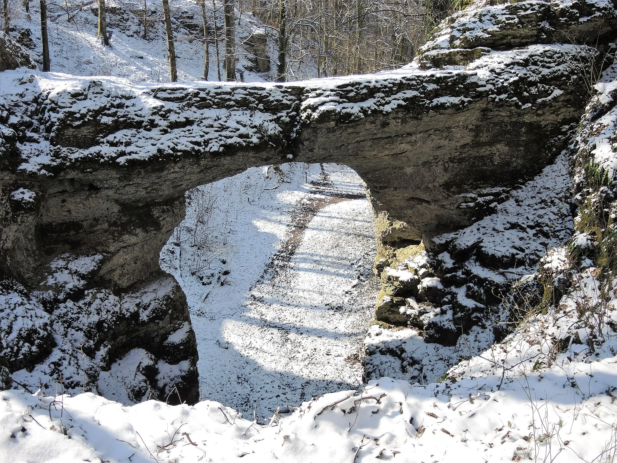 Photo showing: Le pont Sarrazin, vu côté amont, en fin d'hiver. Vandoncourt. Doubs.