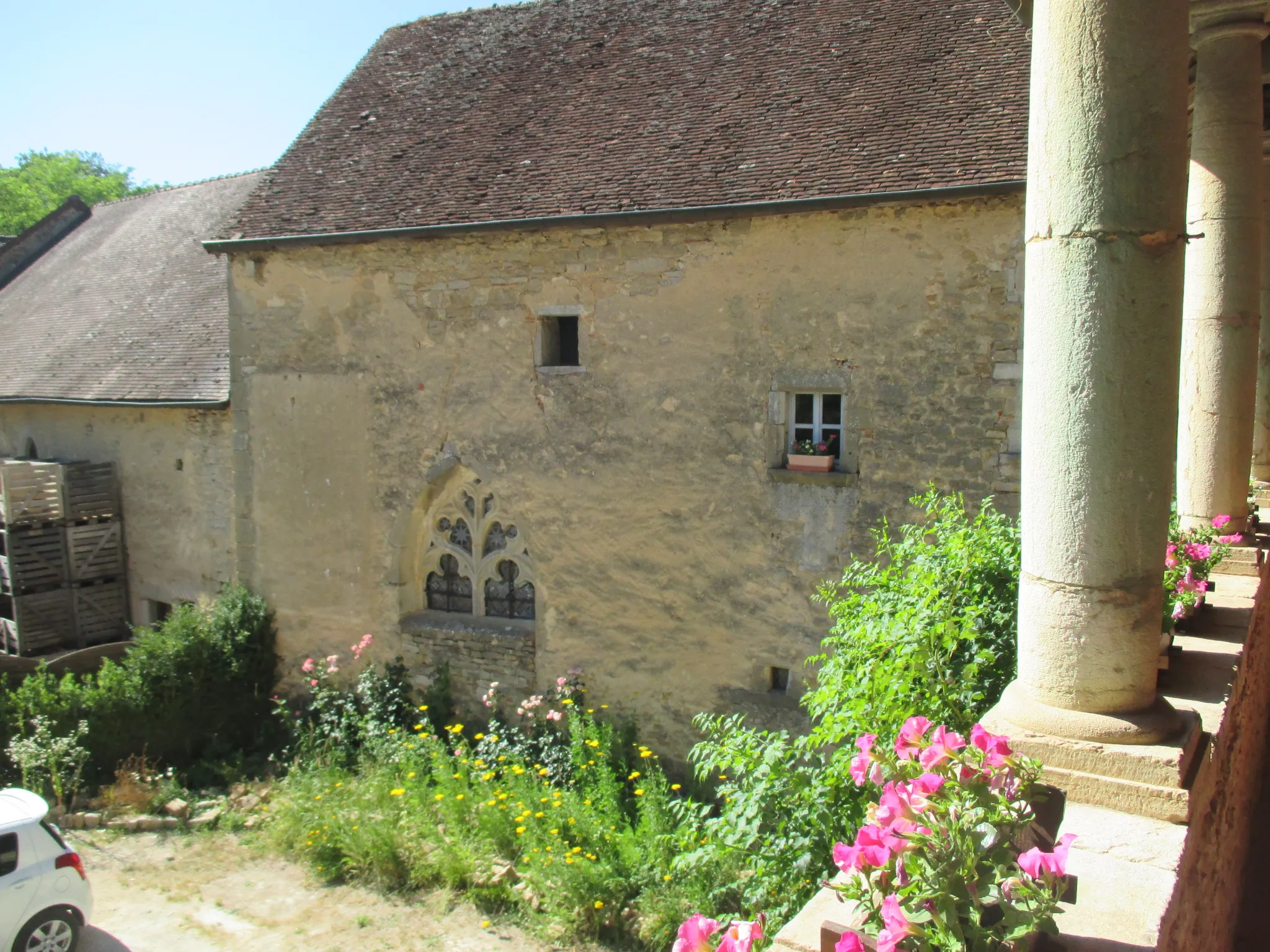 Photo showing: Château de Quintigny, chapelle coté cours intérieure