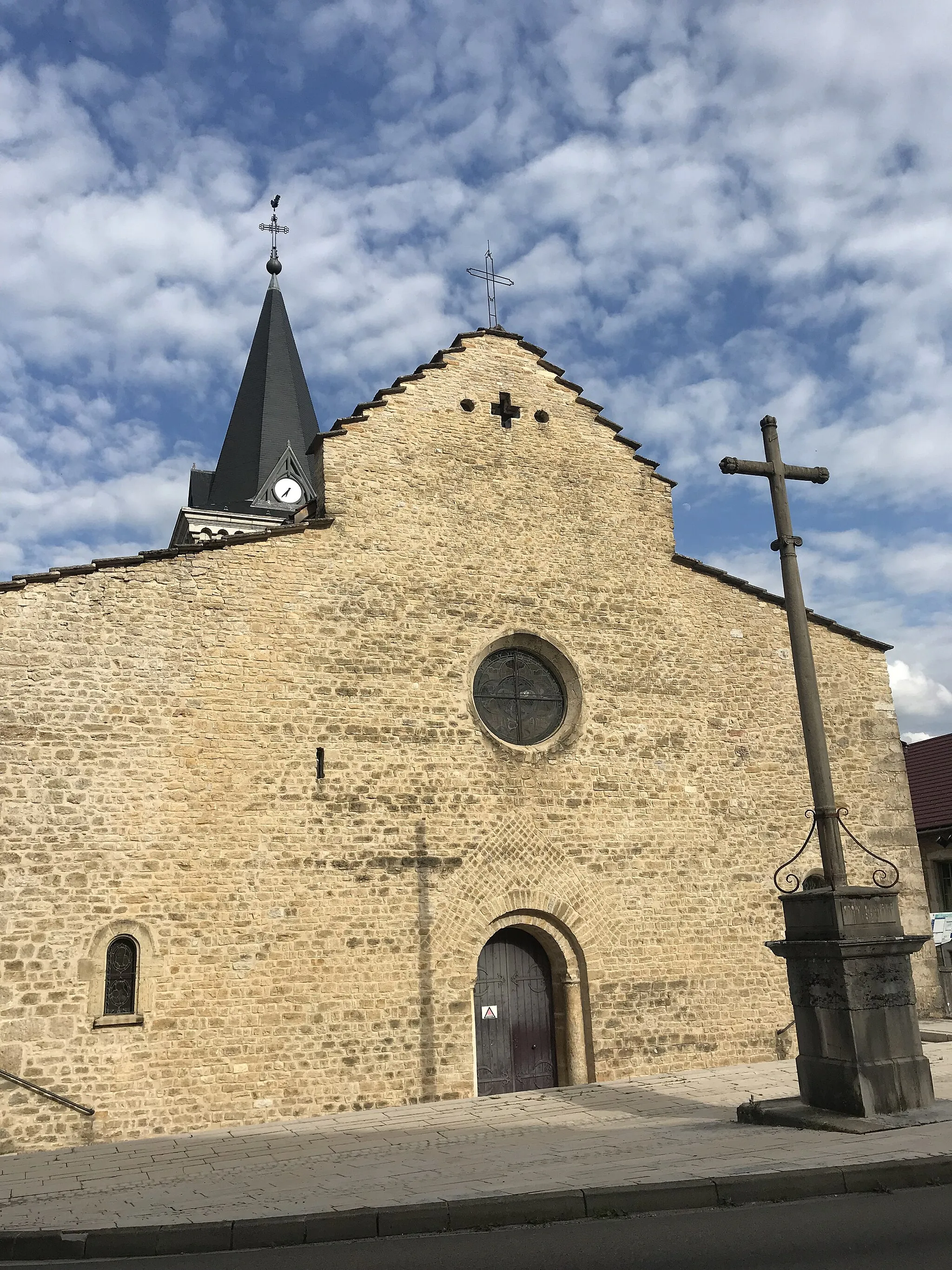 Photo showing: église de Saint-Lupicin en juillet 2018.