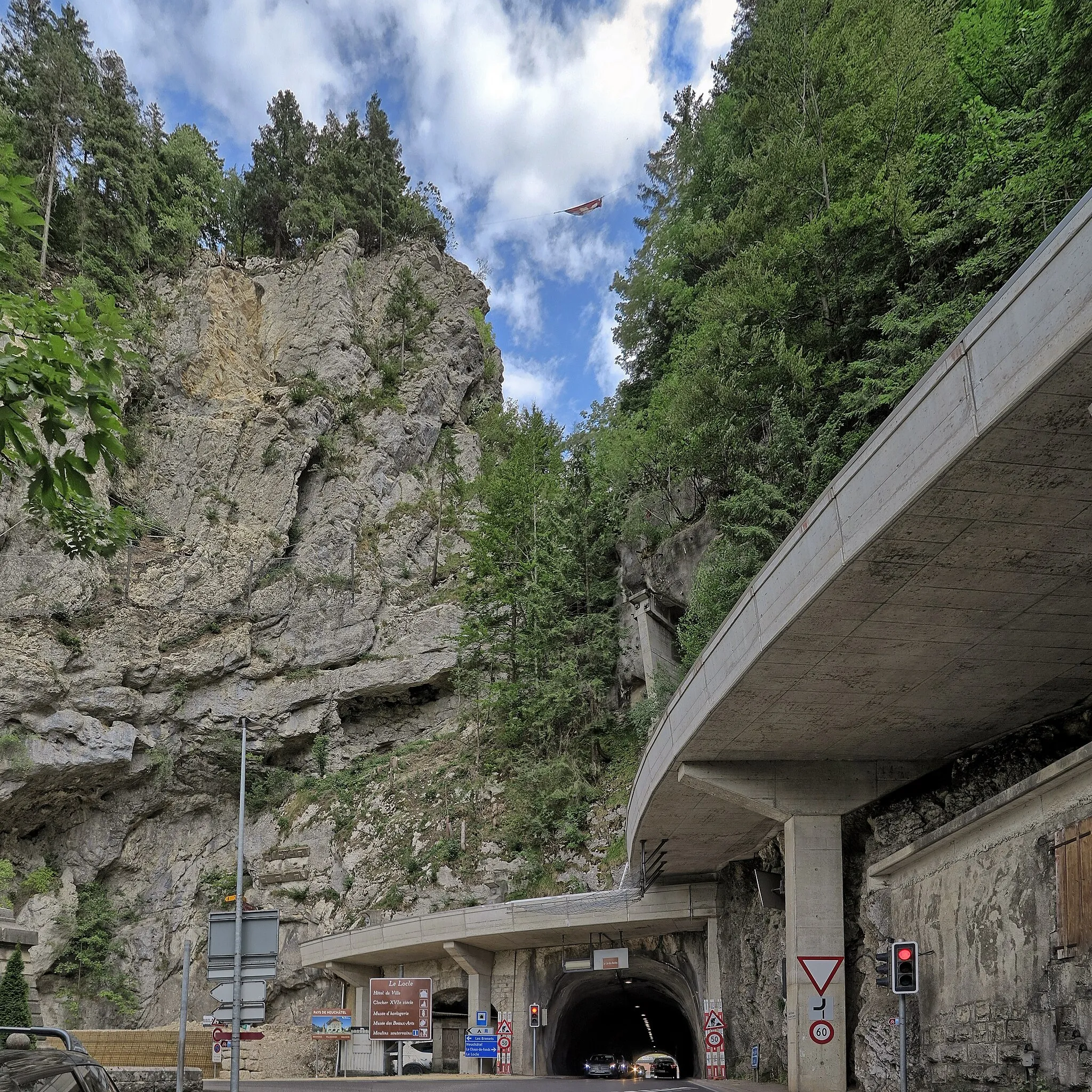 Photo showing: Le col des roches et le tunnel routier (vue coté nord)